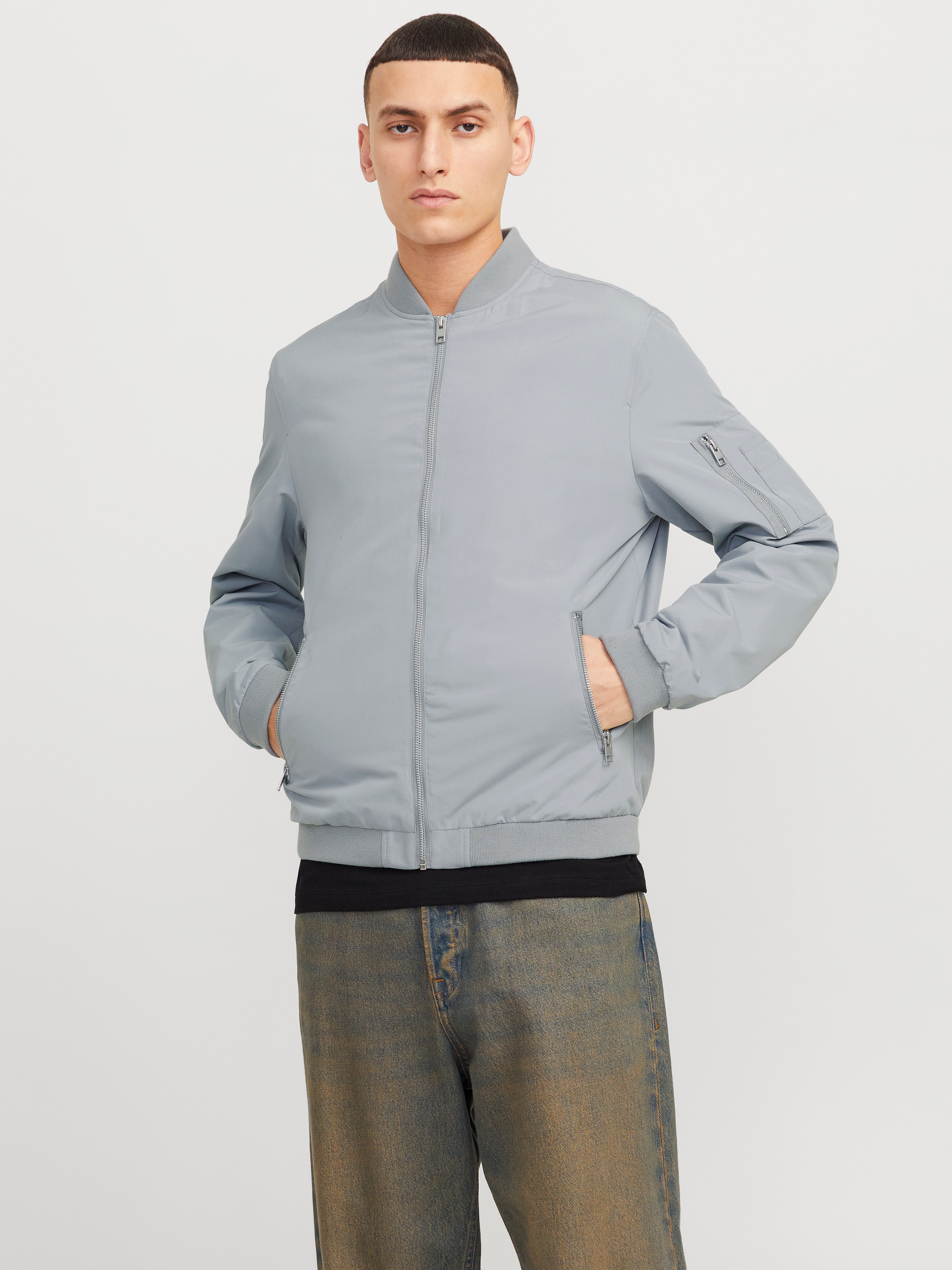 Jack & Jones "JJERUSH mit Stehkragen und Reißverschlusstaschen" ohne Kapuze günstig online kaufen