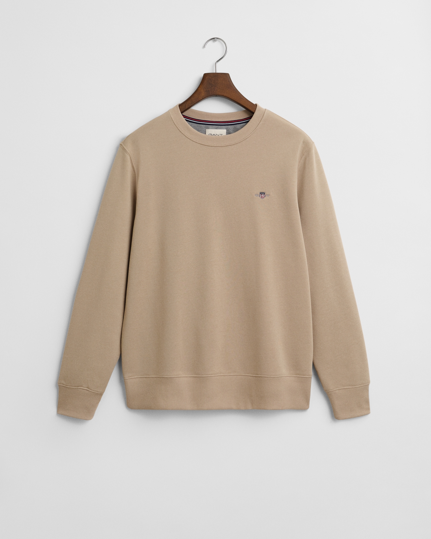 Gant Sweatshirt »REG SHIELD C-NECK SWEAT«, mit Logostickerei auf der Brust