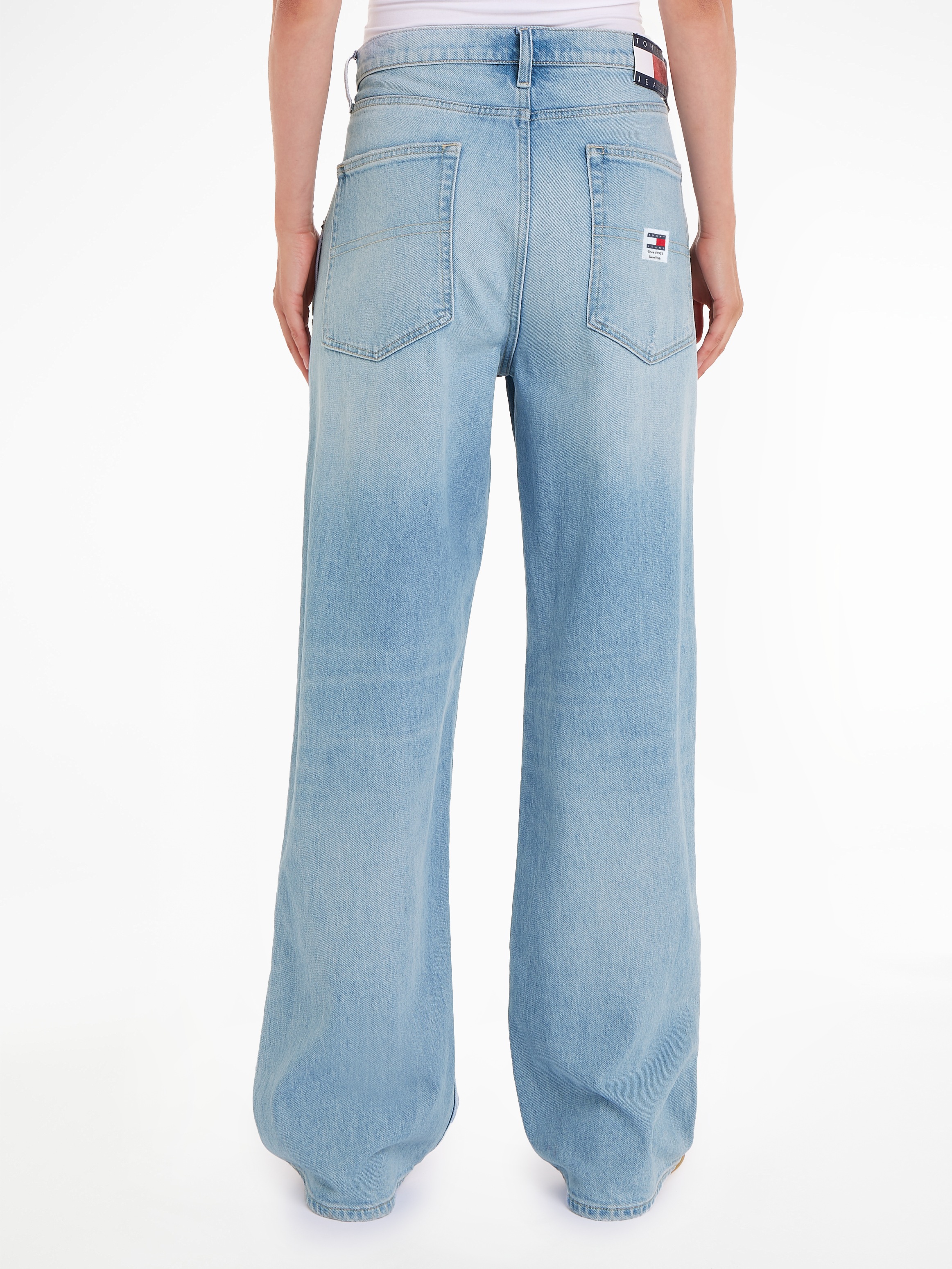 Tommy Jeans Weite Jeans »DAISY JEAN LW BGY BH6110«, mit Logostickerei