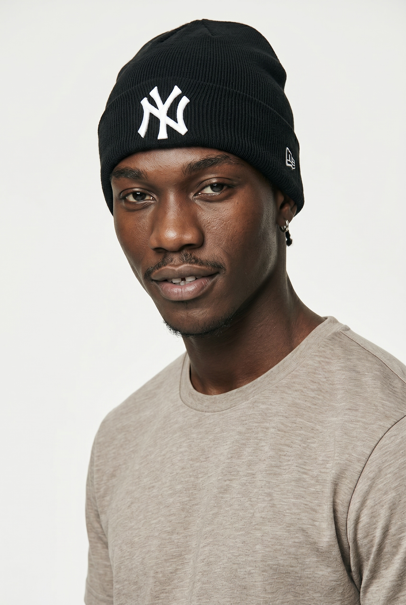 New Era Strickmütze »NEW YORK YANKEES« unifarbene Optik, sportlicher Stil, aus Polyacryl, One Size