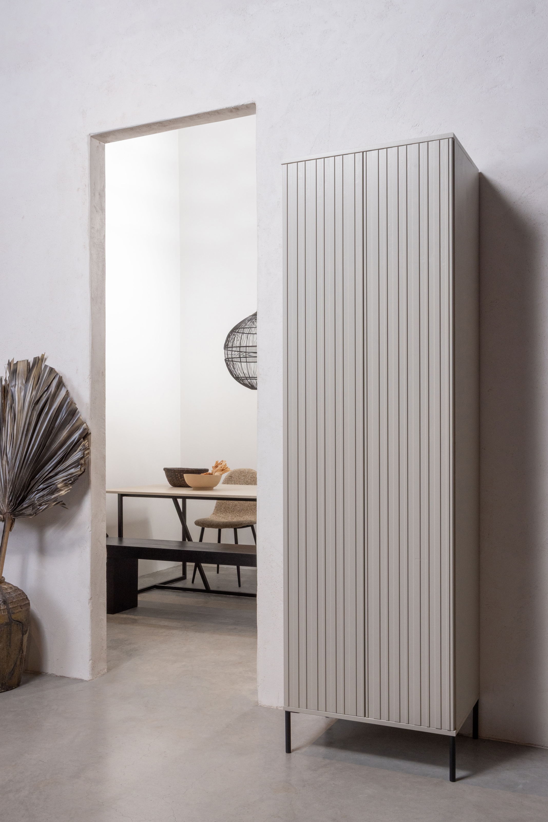 WOOOD Highboard »WOOOD NEW GRAVURE SCHRANK MIT SCHUBLADEN KIEFER DUST [fsc]« Gravure New Hochschrank von WOOOD mit Stauraum, Stil und Push-to-Open