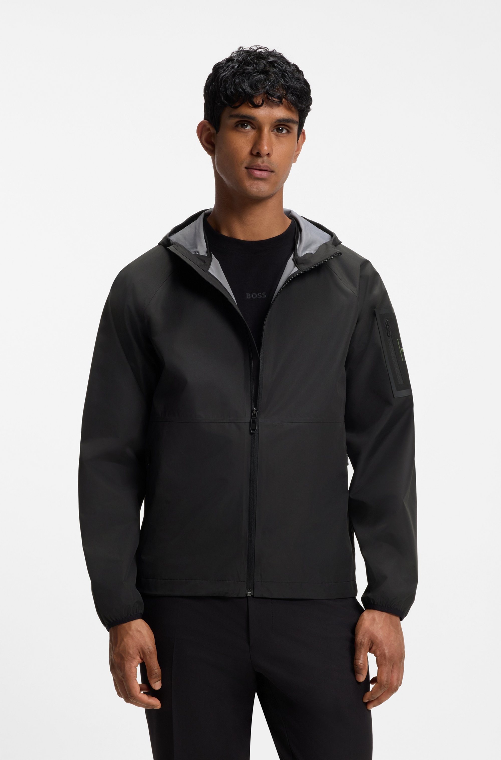 BOSS GREEN Regenjacke mit Kapuze wasserabweisende Ausrüstung, Regular Fit, Ärmeltasche