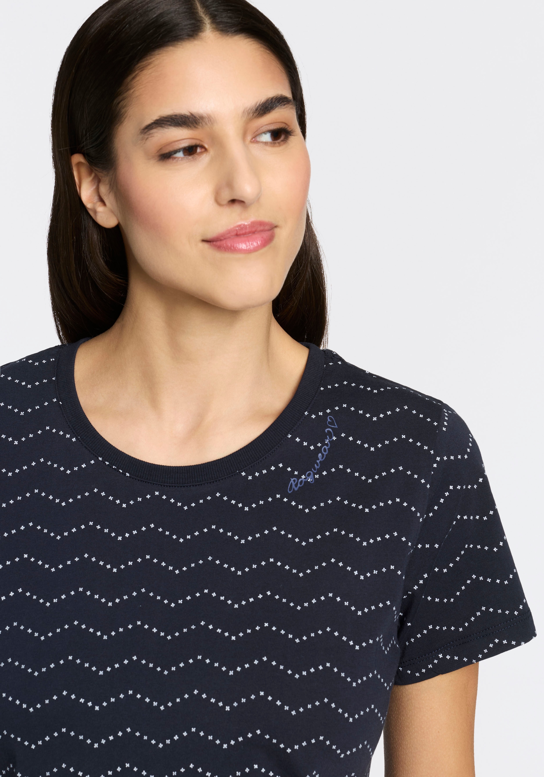 Ragwear Kurzarmshirt »MINTTA ZIG ZAG O« in Zick-Zack-Optik mit Markenschriftzug am Ausschnitt