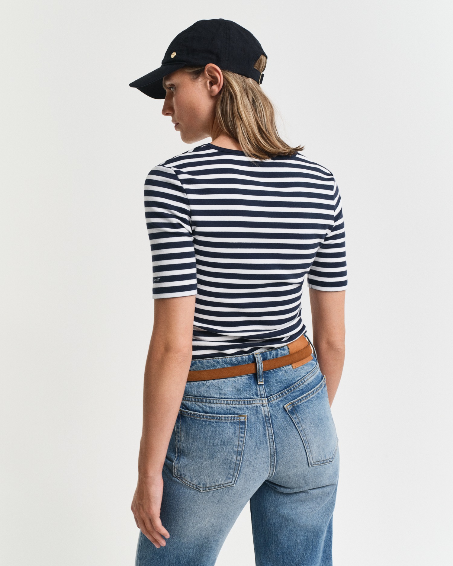 Gant T-Shirt "SLIM STRIPED 1X1 RIBBED KA T-SHIRT", mit dezentem Logoschrift günstig online kaufen