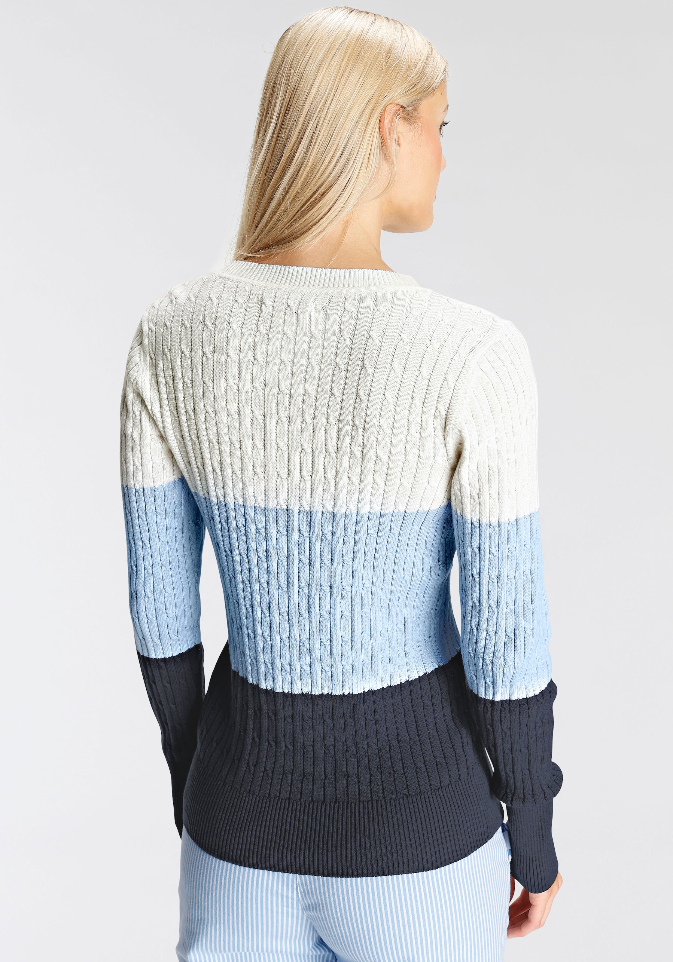 DELMAO Strickpullover, mit durchendem Zopfmuster im trendigen Colourblocking - NEUE MARKE!