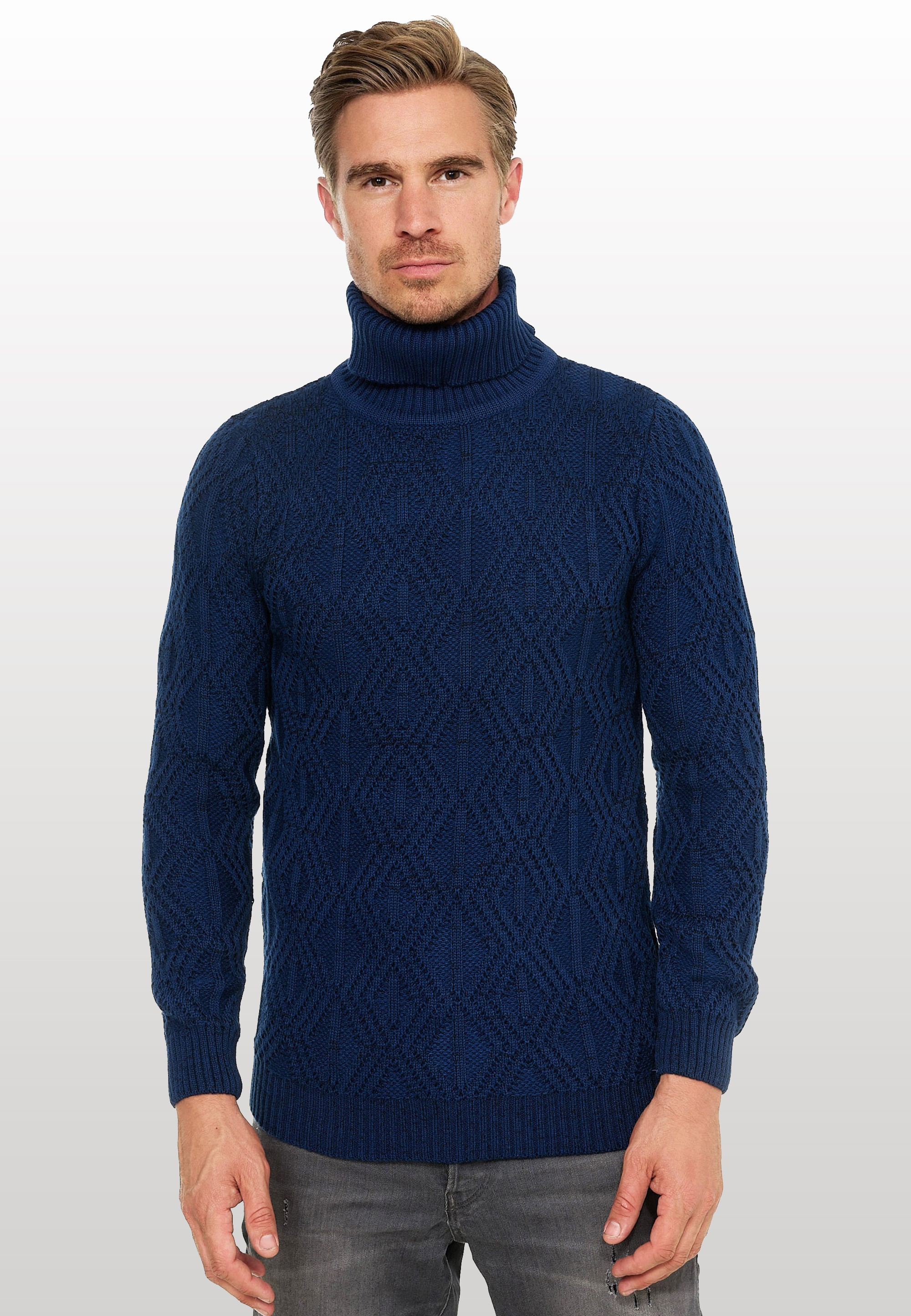 Rollkragenpullover, in modischem Design