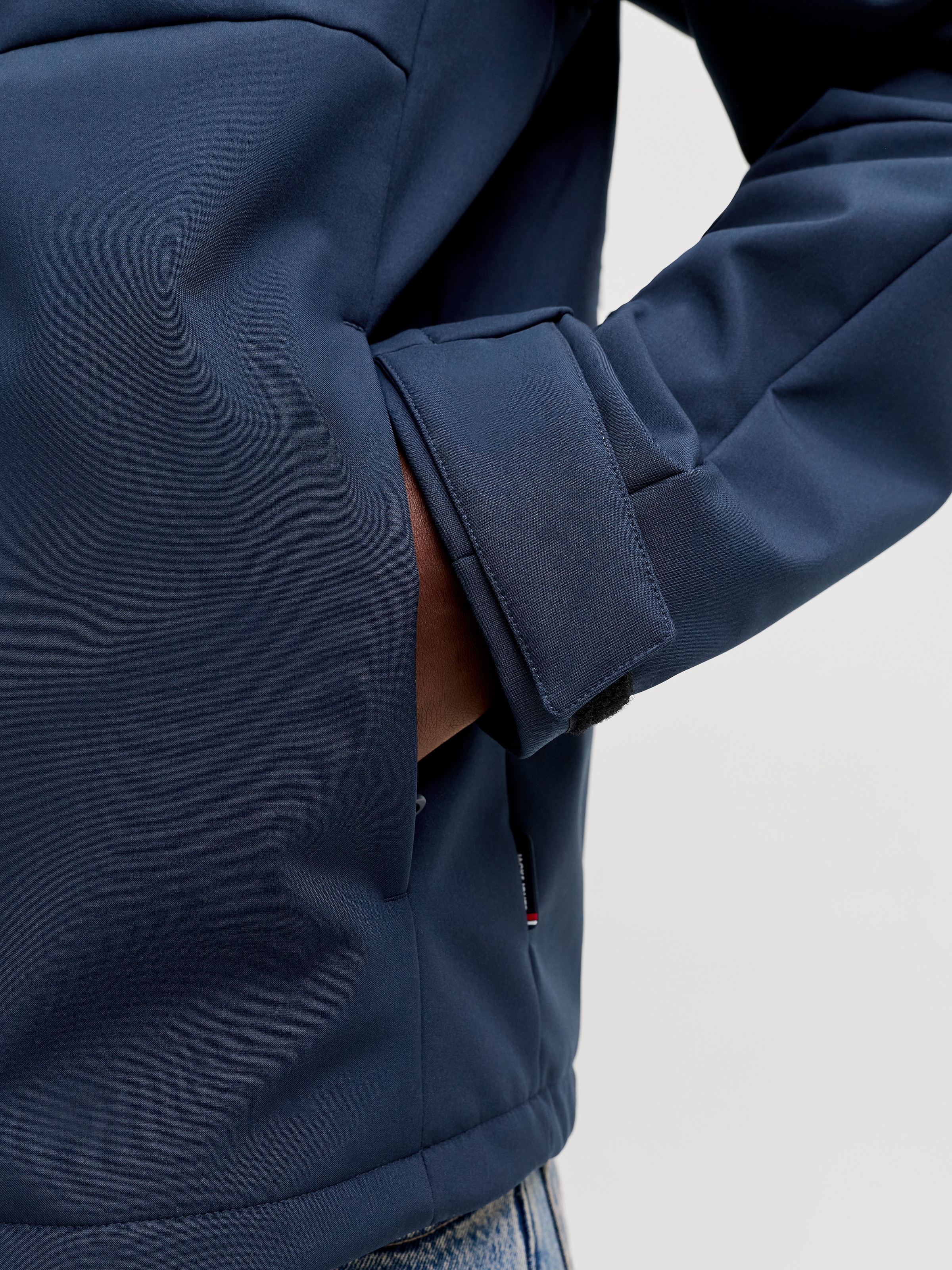 Thumbnail - Jack & Jones PlusSize Softshelljacke "JJNORTH SOFTSHELL JACKET PLS" mit Kapuze