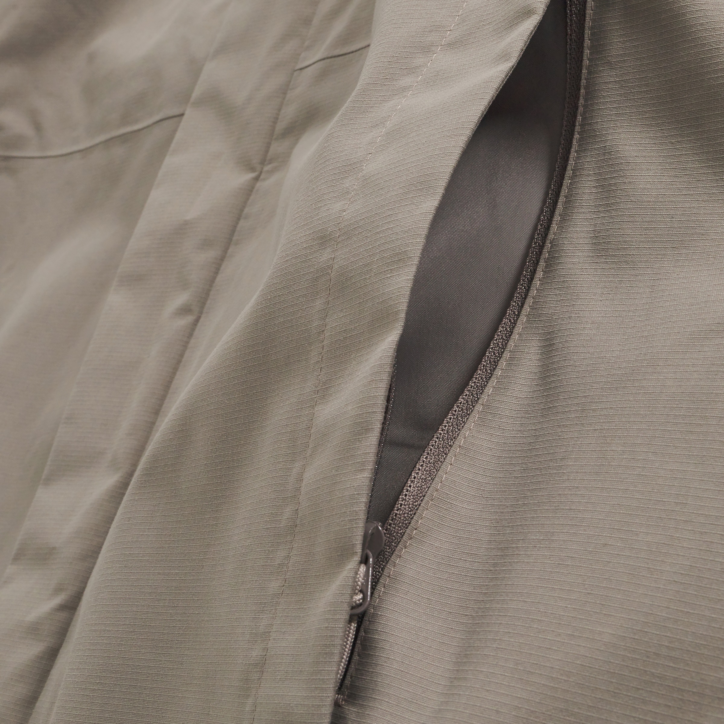 Berghaus Funktionsjacke »HILLWALKER 2.0 IA JKT AM« mit zwei Reißverschlusstaschen, atmungsaktiv, wasserdicht