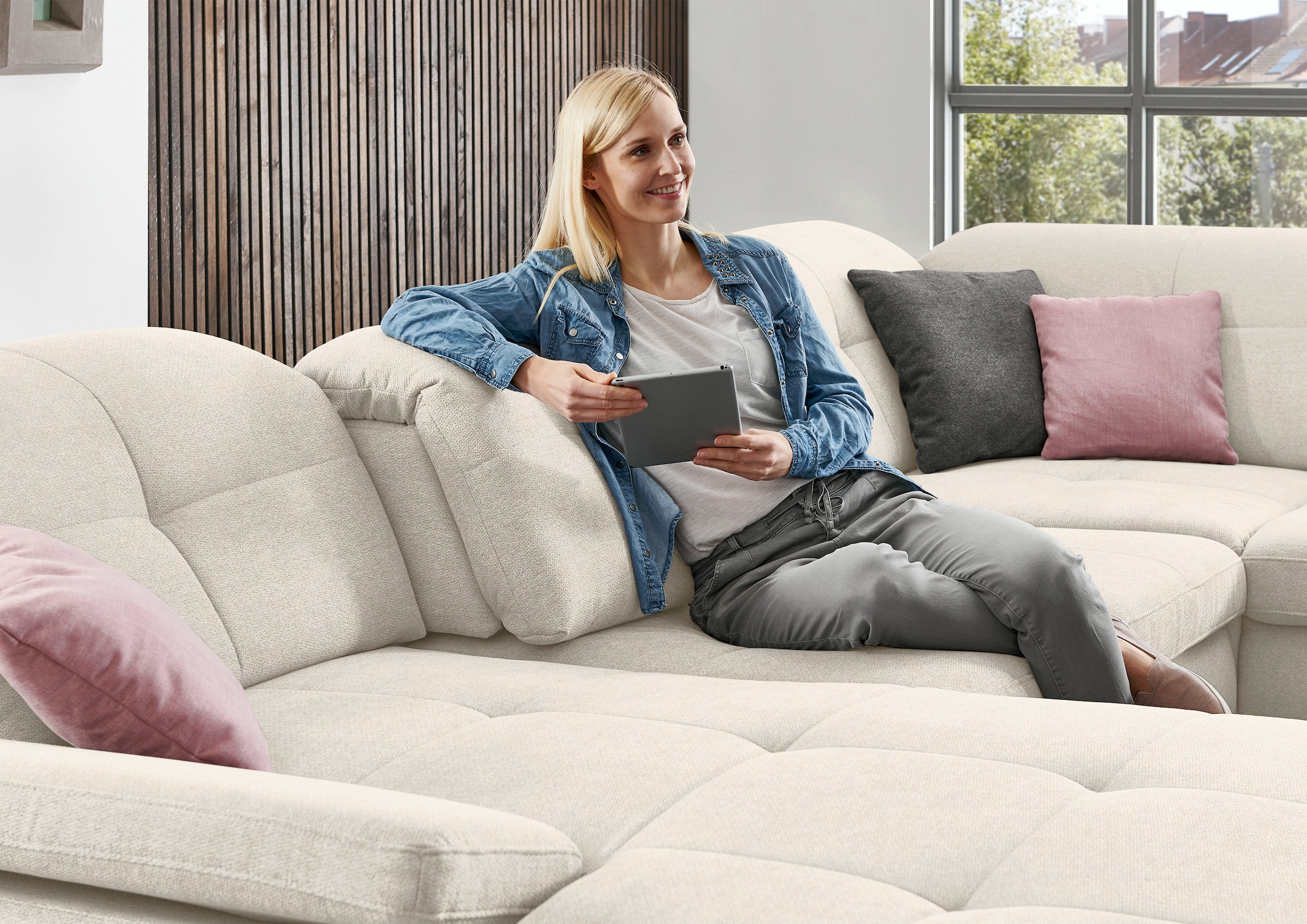Die PlanBar Ecksofa »MP-IN16012 L-Form, mit Federkern-Polsterung«, inkl. Sitztiefenverstellung wahlweise mit weiteren Funktionen