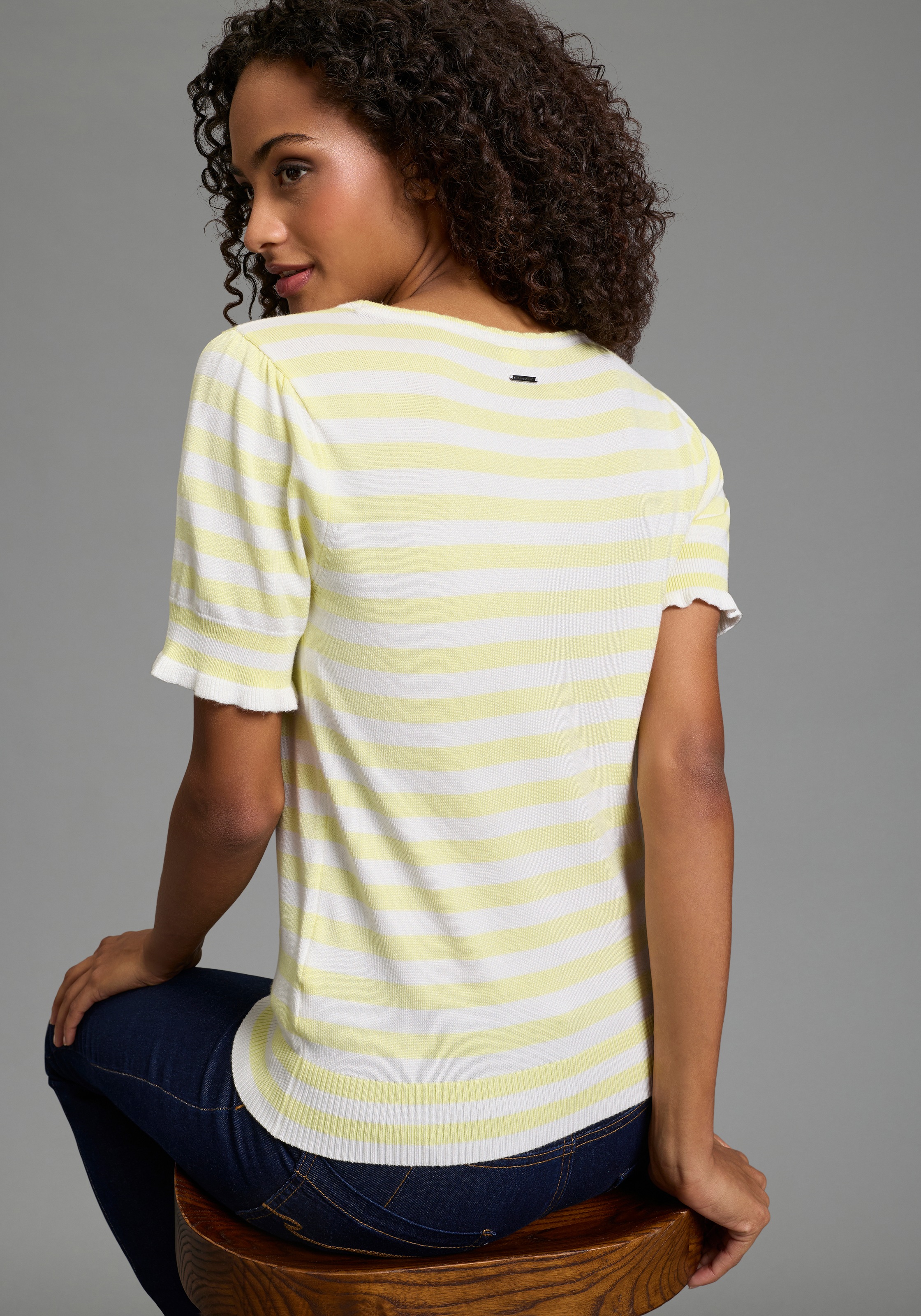 KangaROOS Kurzarmpullover Mit Rundhalsausschnitt, Kurzarm, Zitronenstickere günstig online kaufen