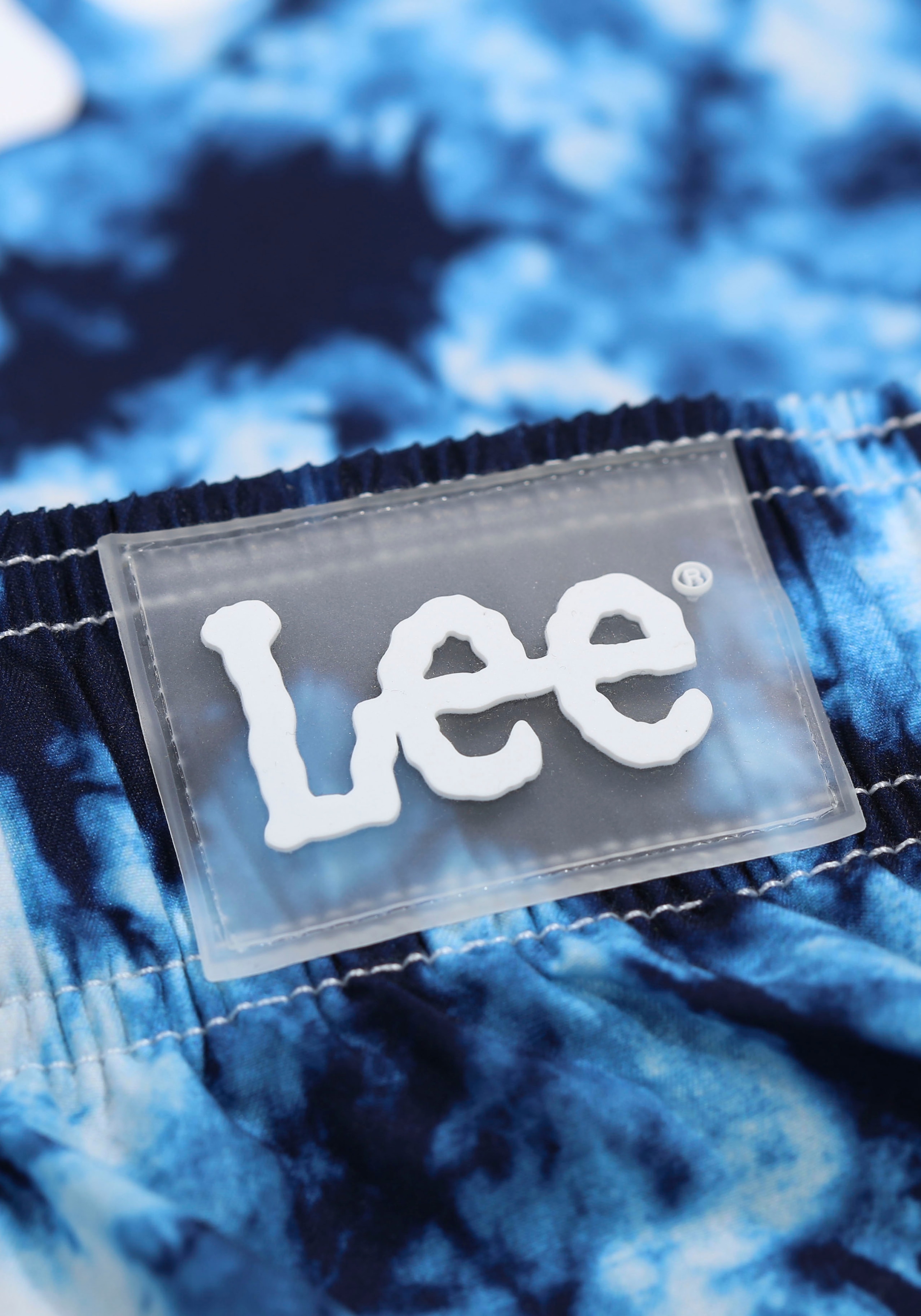 Lee® Badeshorts »"Chromis"«, im Tie-Dye Look, mit Logoschriftzug
