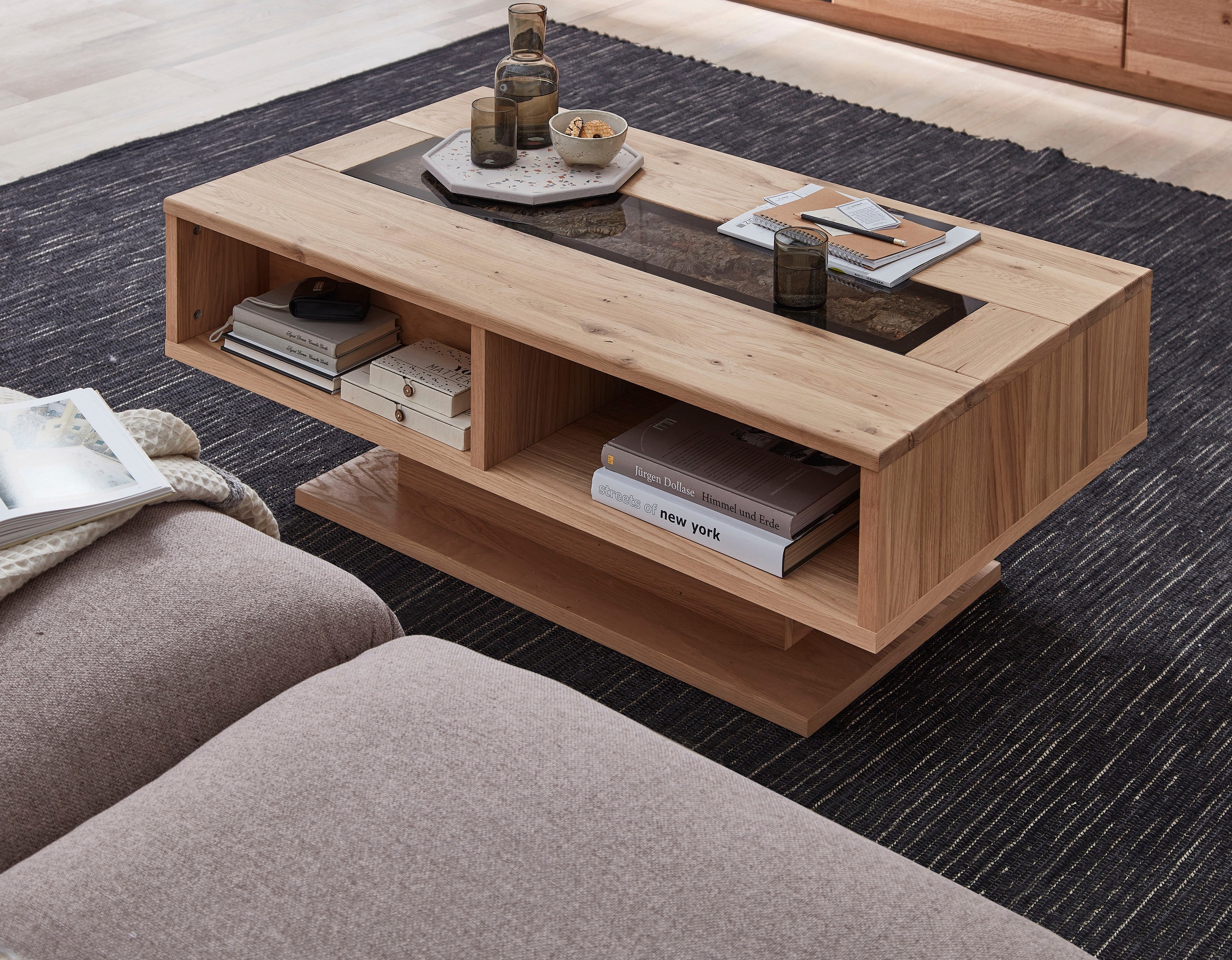 Innostyle Couchtisch »Donna Couchtisch, 115x43x65 (BxHxT)« 1 Stk. tlg. Massivholz, Absetzung Echtkork gerundet, 4 offene Fächer