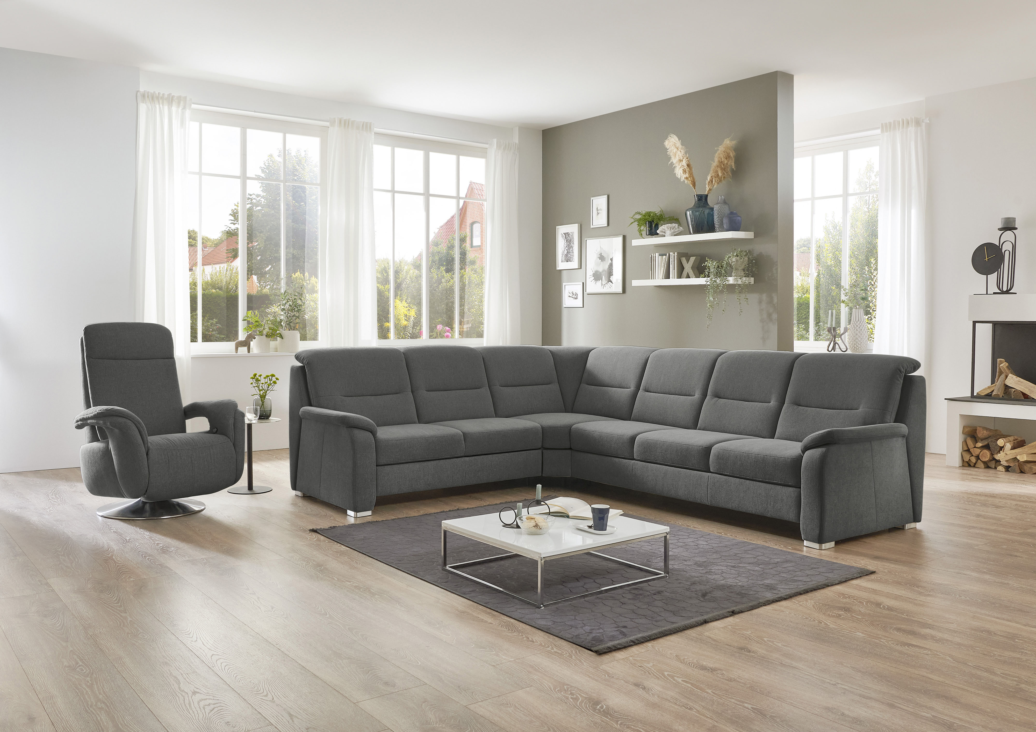 Die PlanBar Ecksofa "PP-HS10002" wahlweise mit Kopfteilverstellung, Schlaffunktion und Stauraum