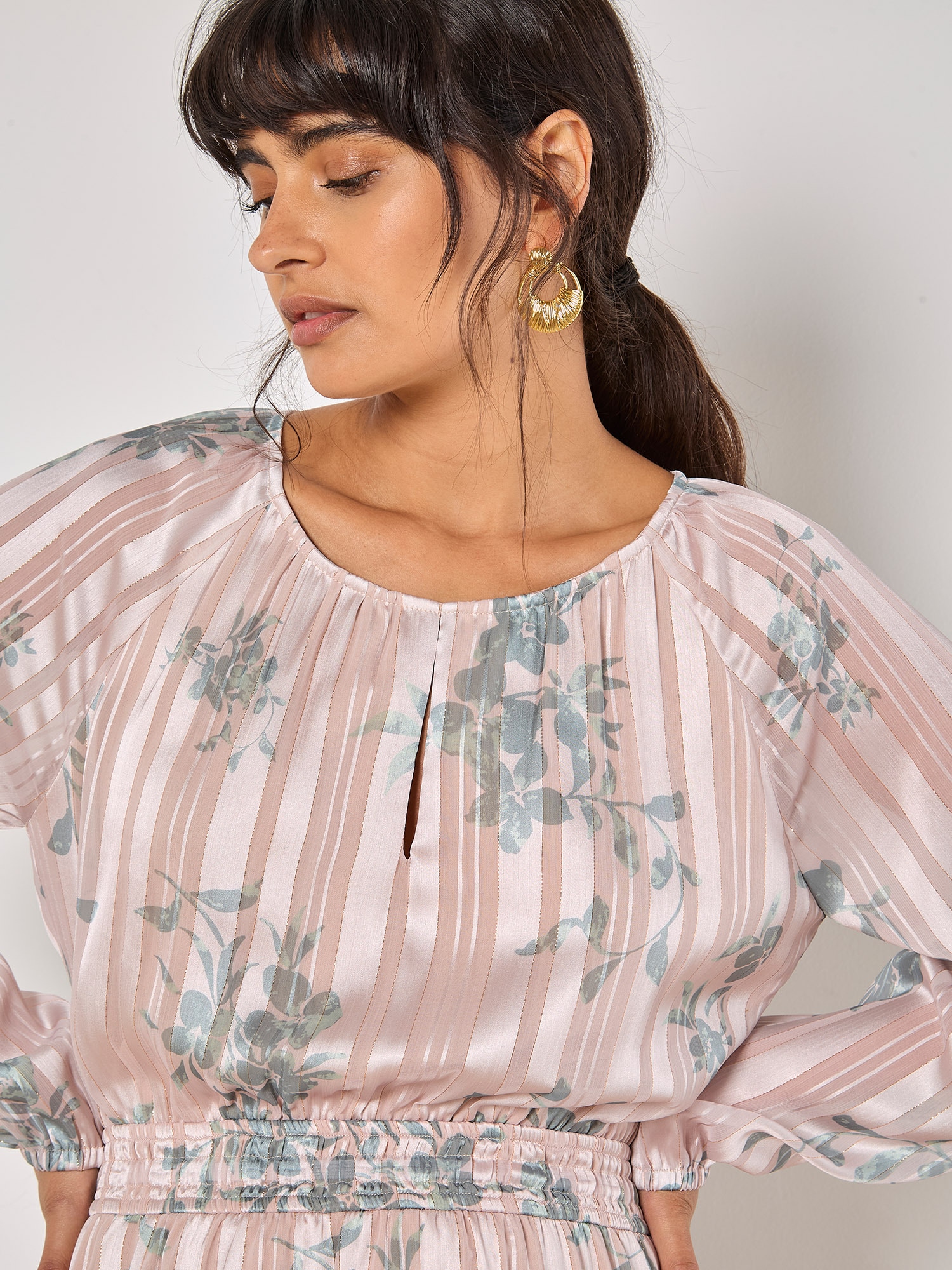 Apricot Maxikleid »Maxikleid« mit Plisseefalten