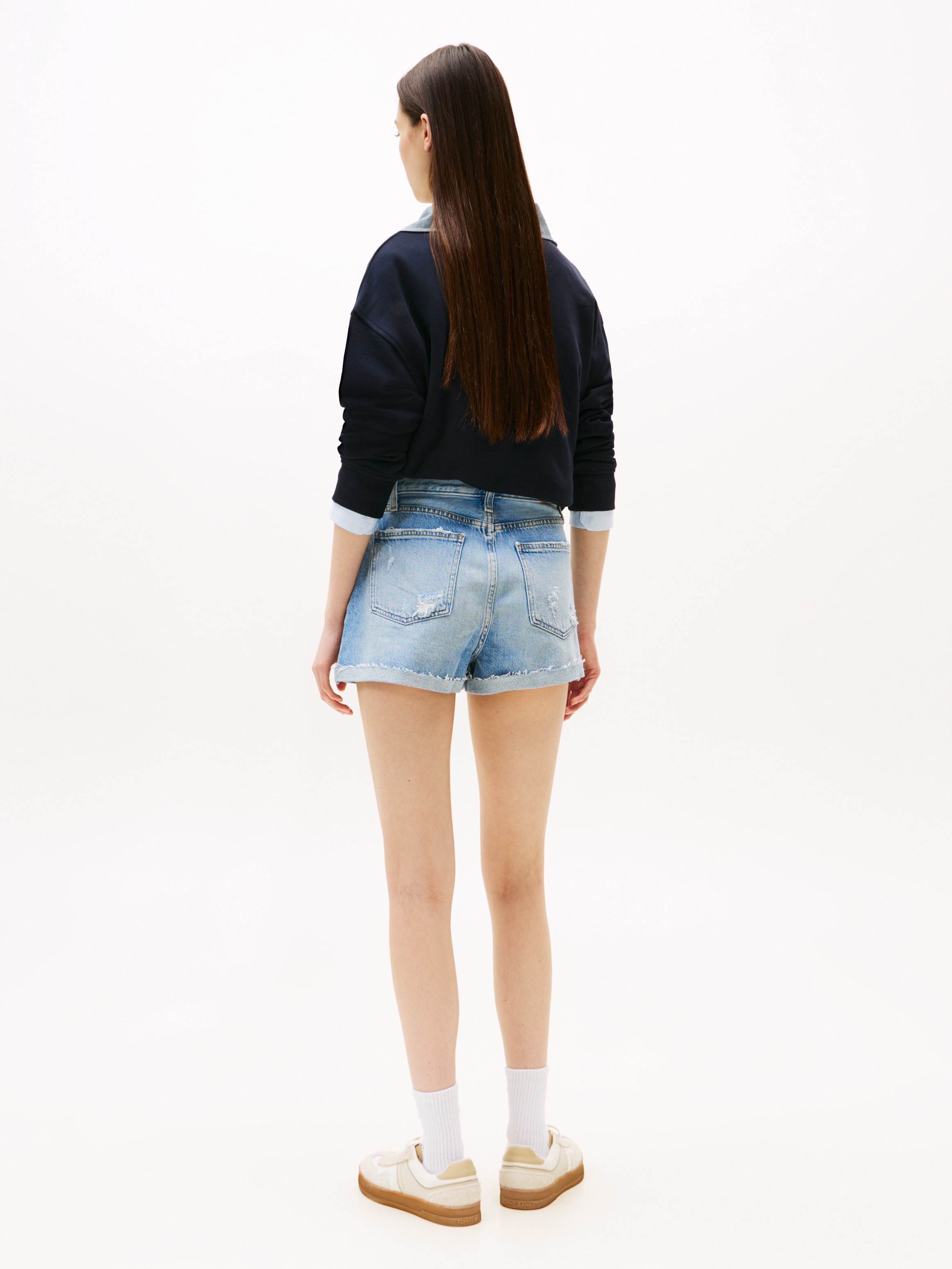 Tommy Jeans Jeansshorts »HOT PANT CBF CI8010«, mit Destroyed Effekt