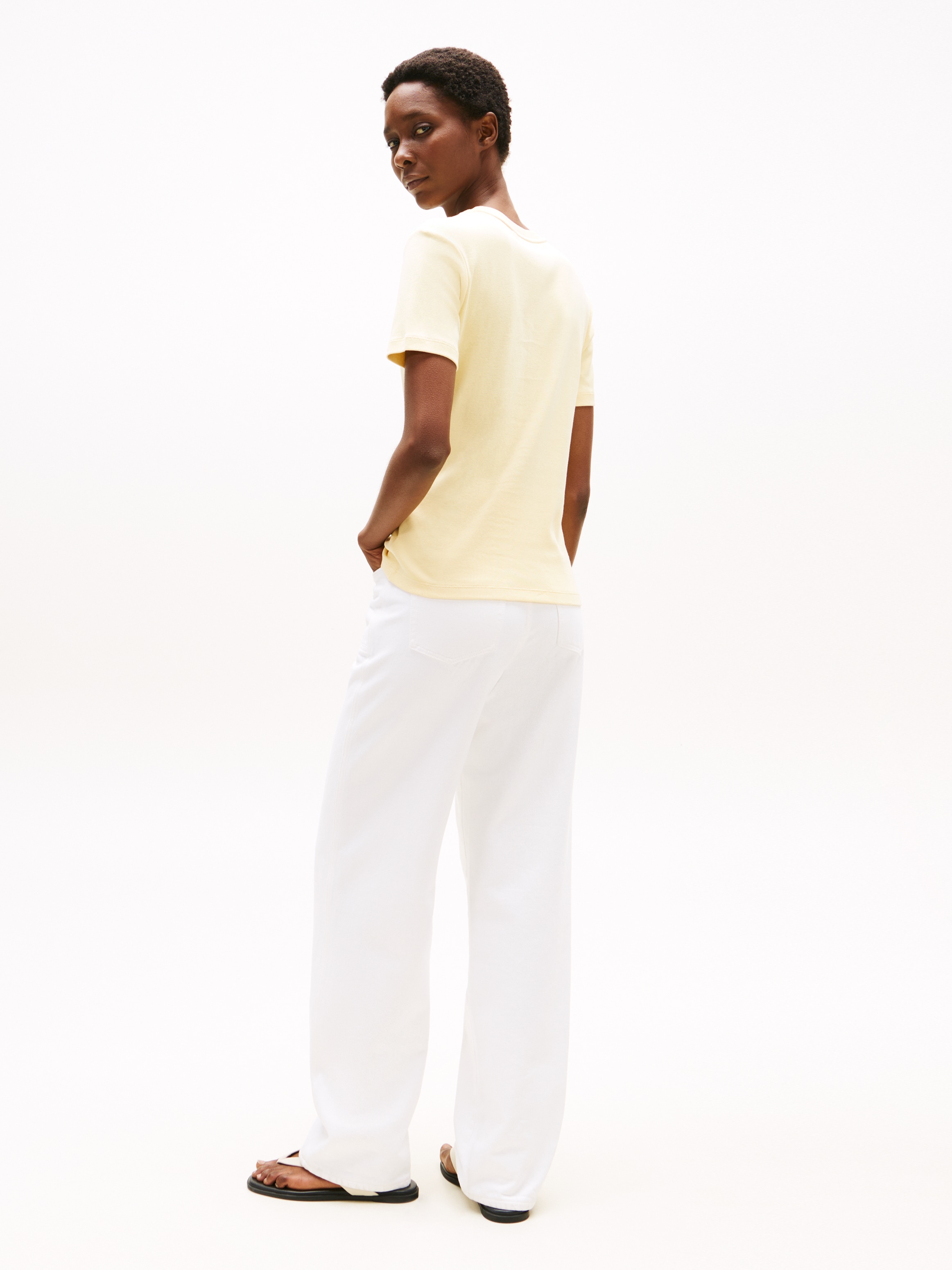 Tommy Hilfiger T-Shirt »SLIM CODY C-NK SS«, mit Logostickerei