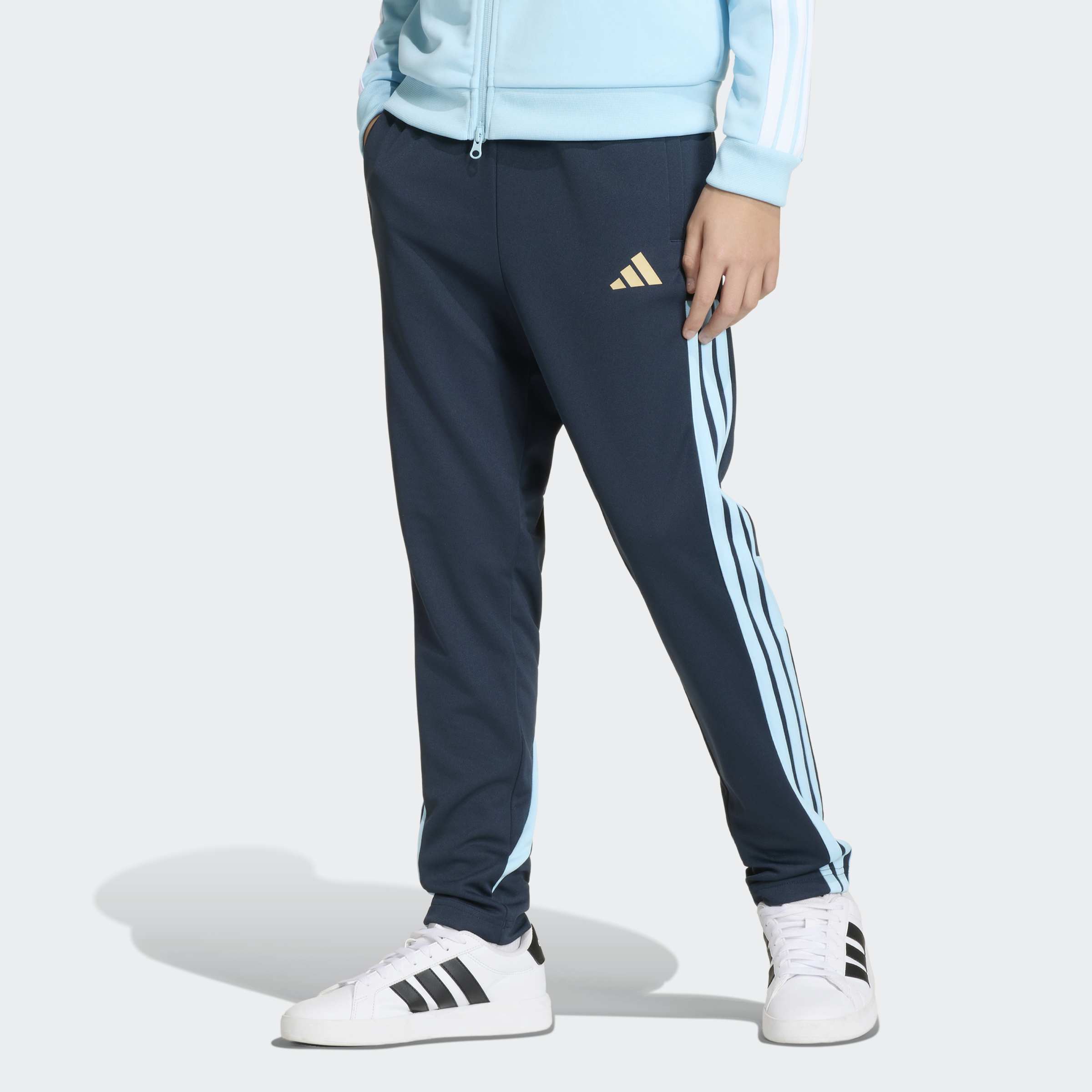 adidas Sportswear Sporthose "J HOT PANT" mit normal-weiter Passform, ohne Verschluss