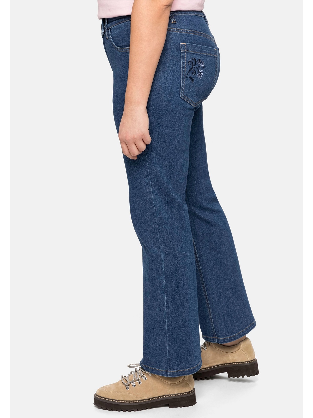Sheego Bootcut-Jeans »Große Größen«, im Trachtenlook mit abknöpfbarem Latz  für bestellen | BAUR | Trachtenjeans