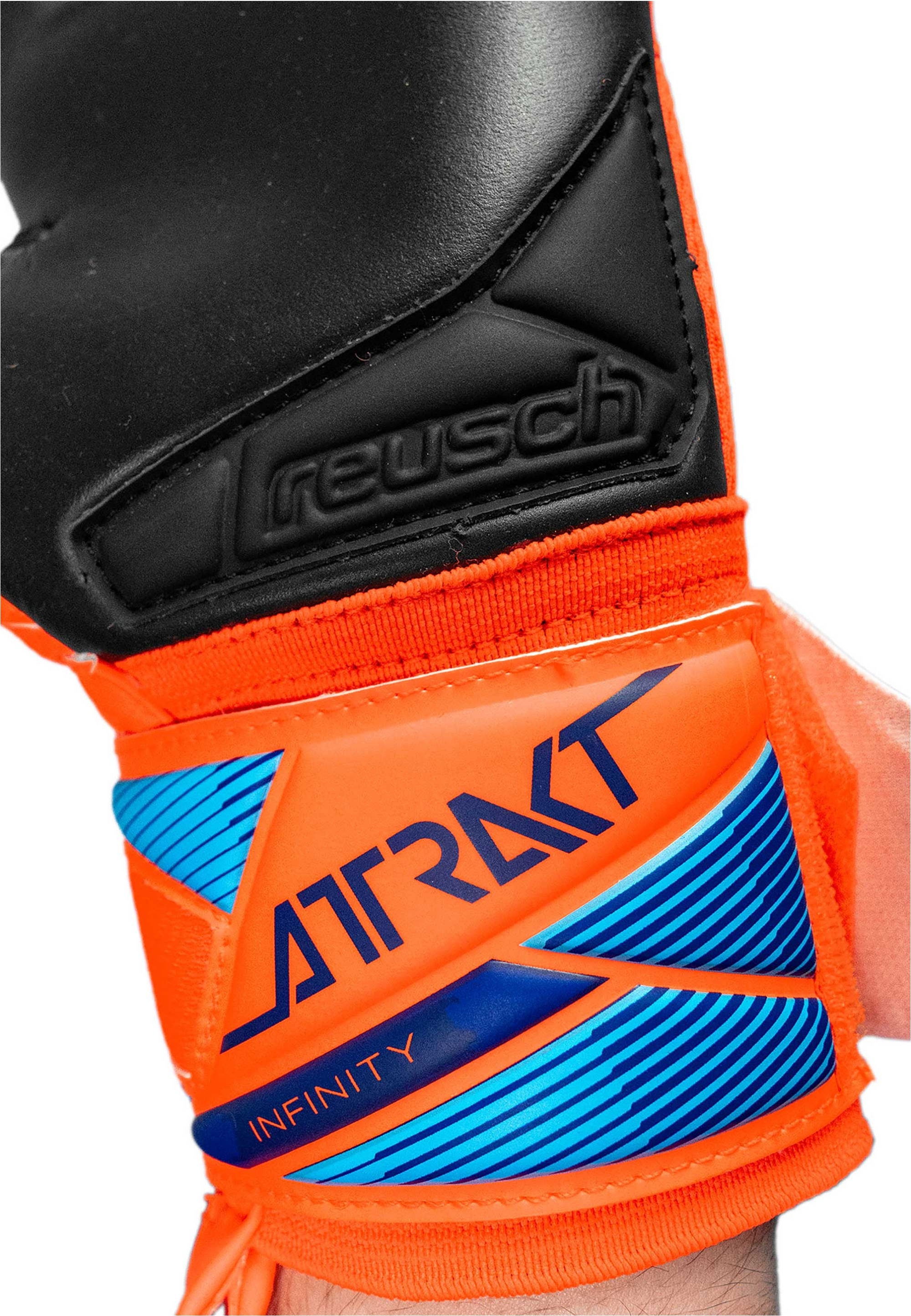 Reusch Torwarthandschuhe »Attrakt Infinity Evolution NC« mit robustem Infinity Belag