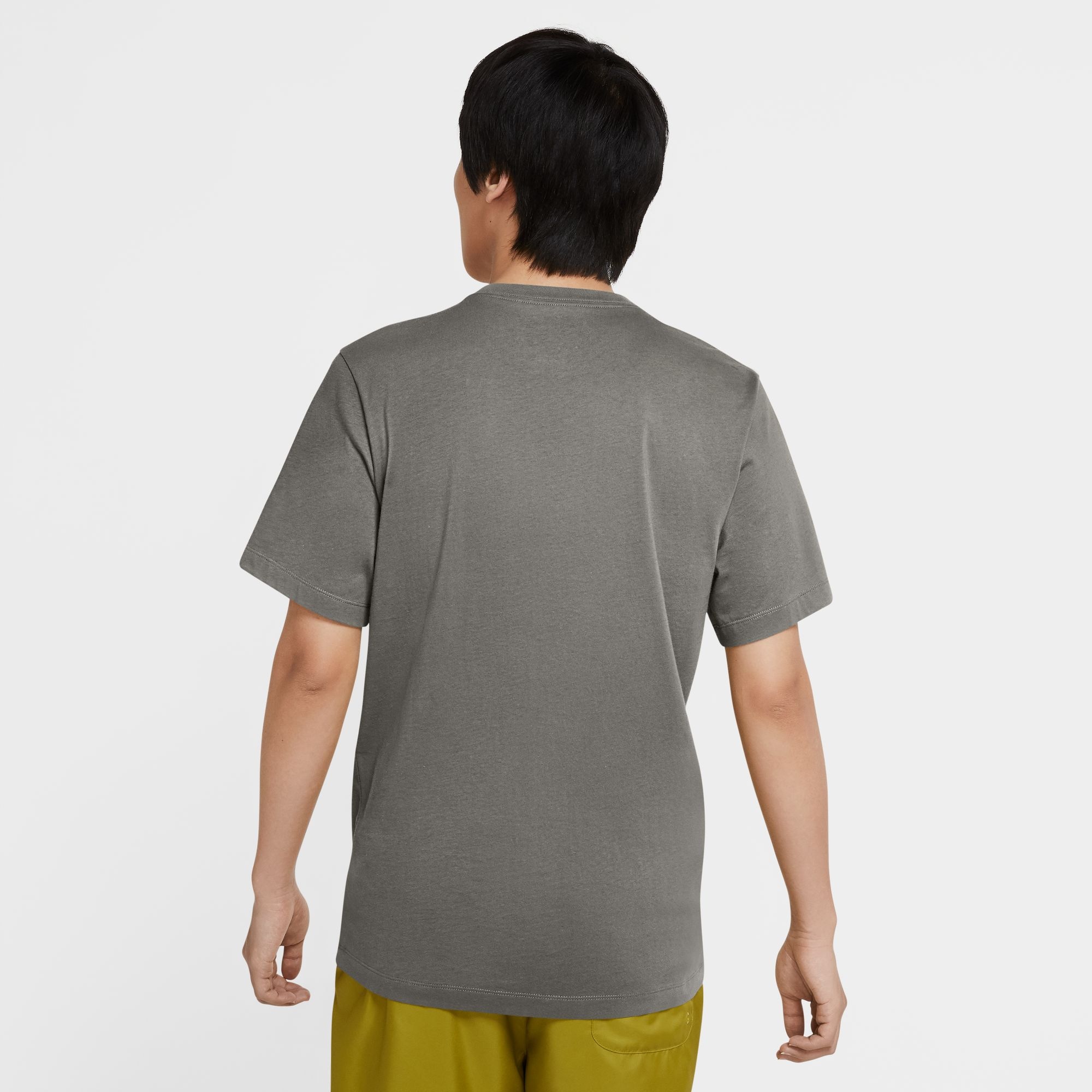Nike Sportswear T-Shirt »M NSW TEE ICON FUTURA« mit klassischem Logodruck auf der Brust, Kurzarm-Design, normale Länge