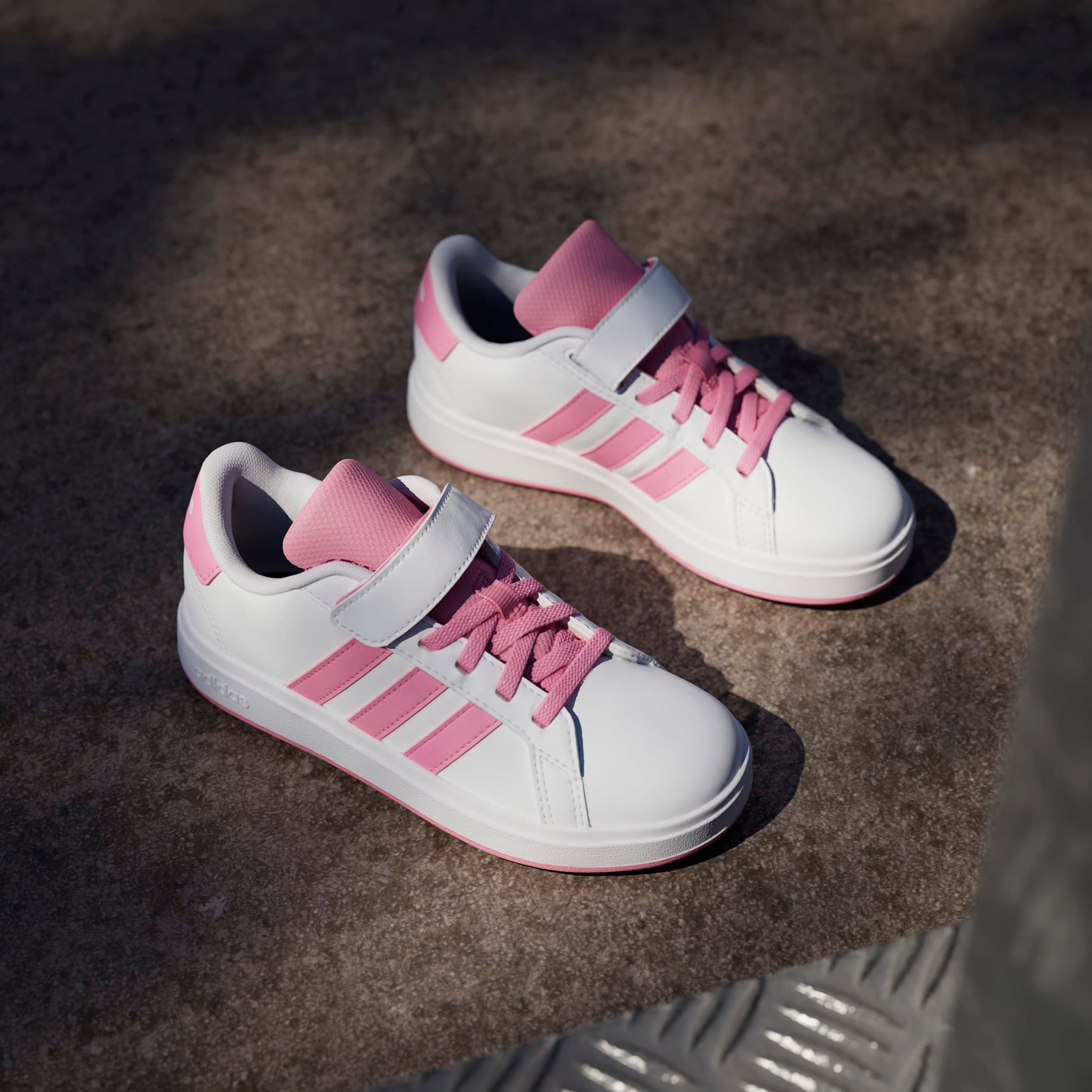 adidas Sportswear Sneaker »GRAND COURT 2.0 KIDS«, Design auf den Spuren des adidas Superstar