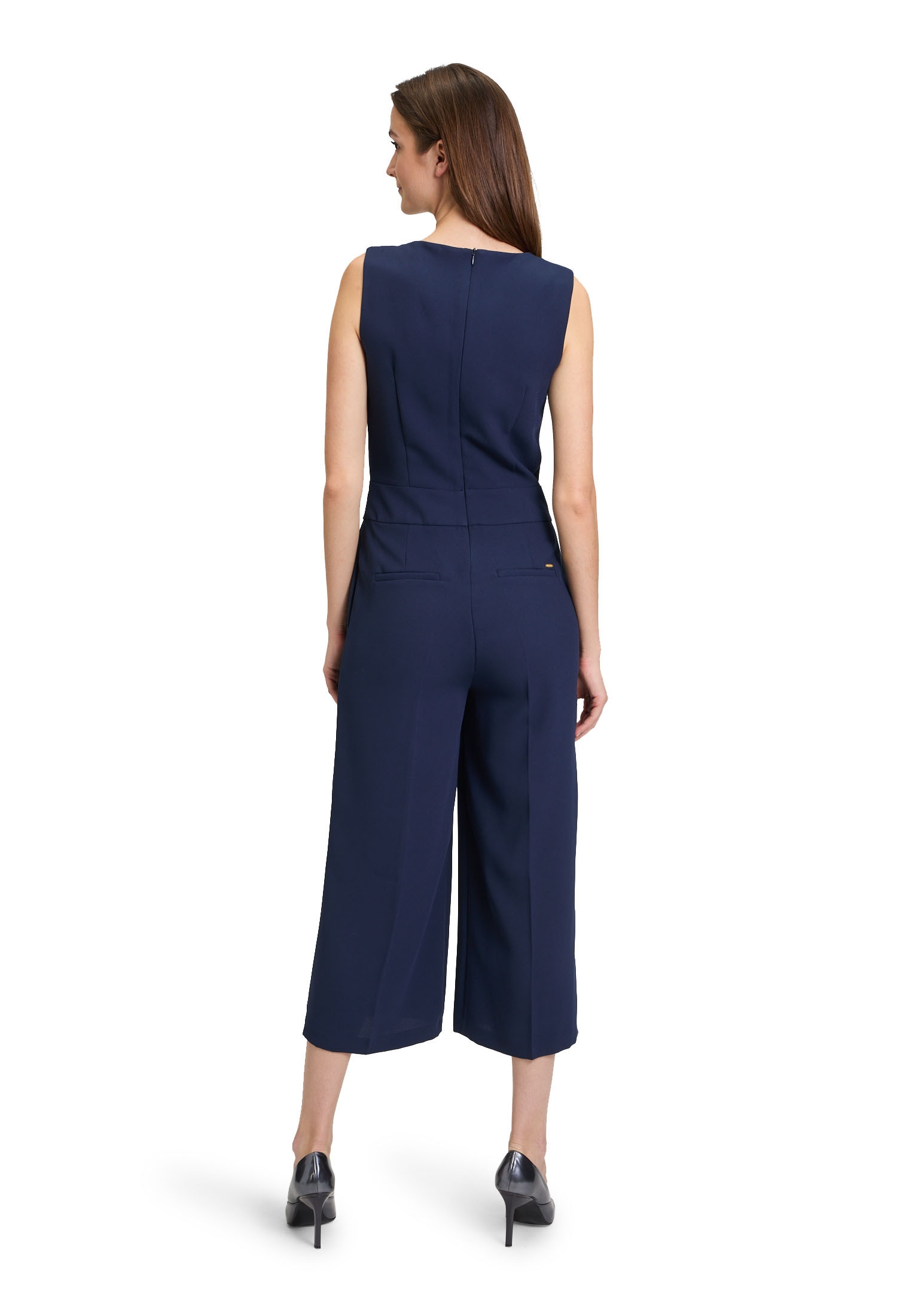 Betty&Co Overall »Betty & Co Jumpsuit ohne Arm«, (1 tlg.), Falten