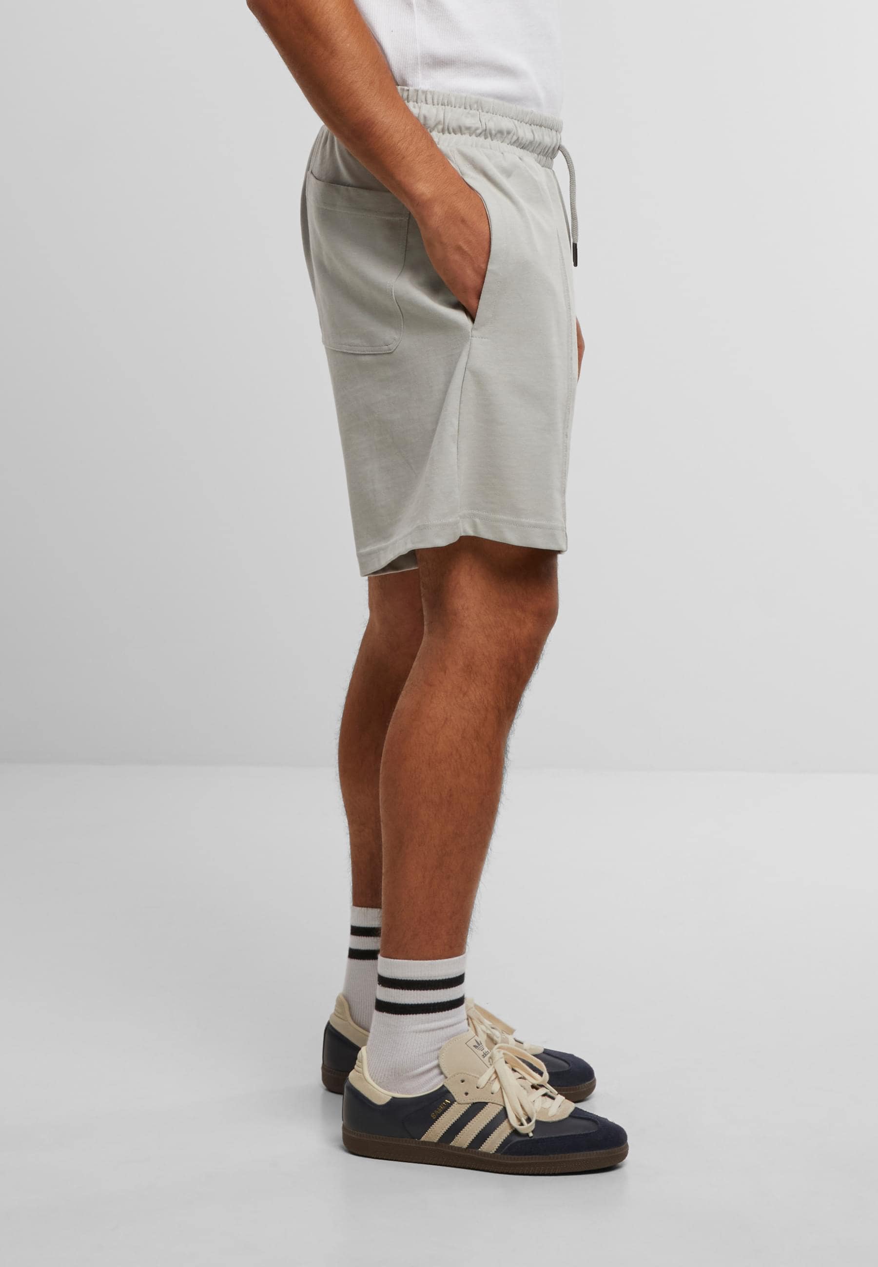 URBAN CLASSICS Sweatshorts »Urban Classics Heavy Jersey Pintuck Track Shorts«, (1 tlg.)