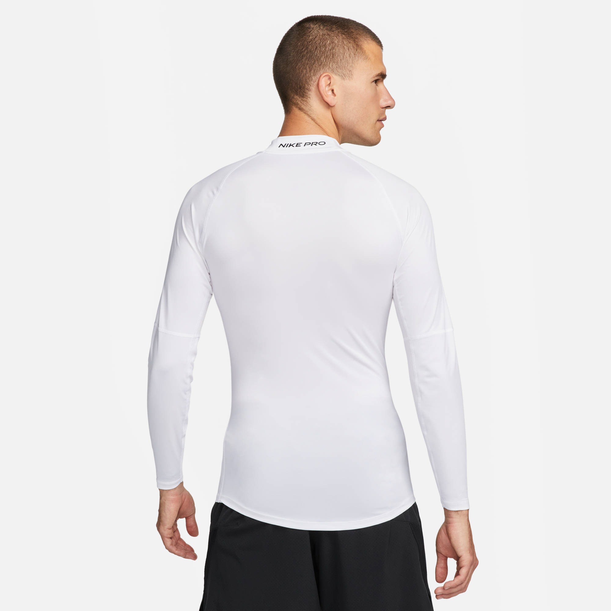 Nike Trainingsshirt »M NP DF TIGHT LS MOCK« 1 Stk. schmal geschnitten, atmungsaktiv, schnell trocknend