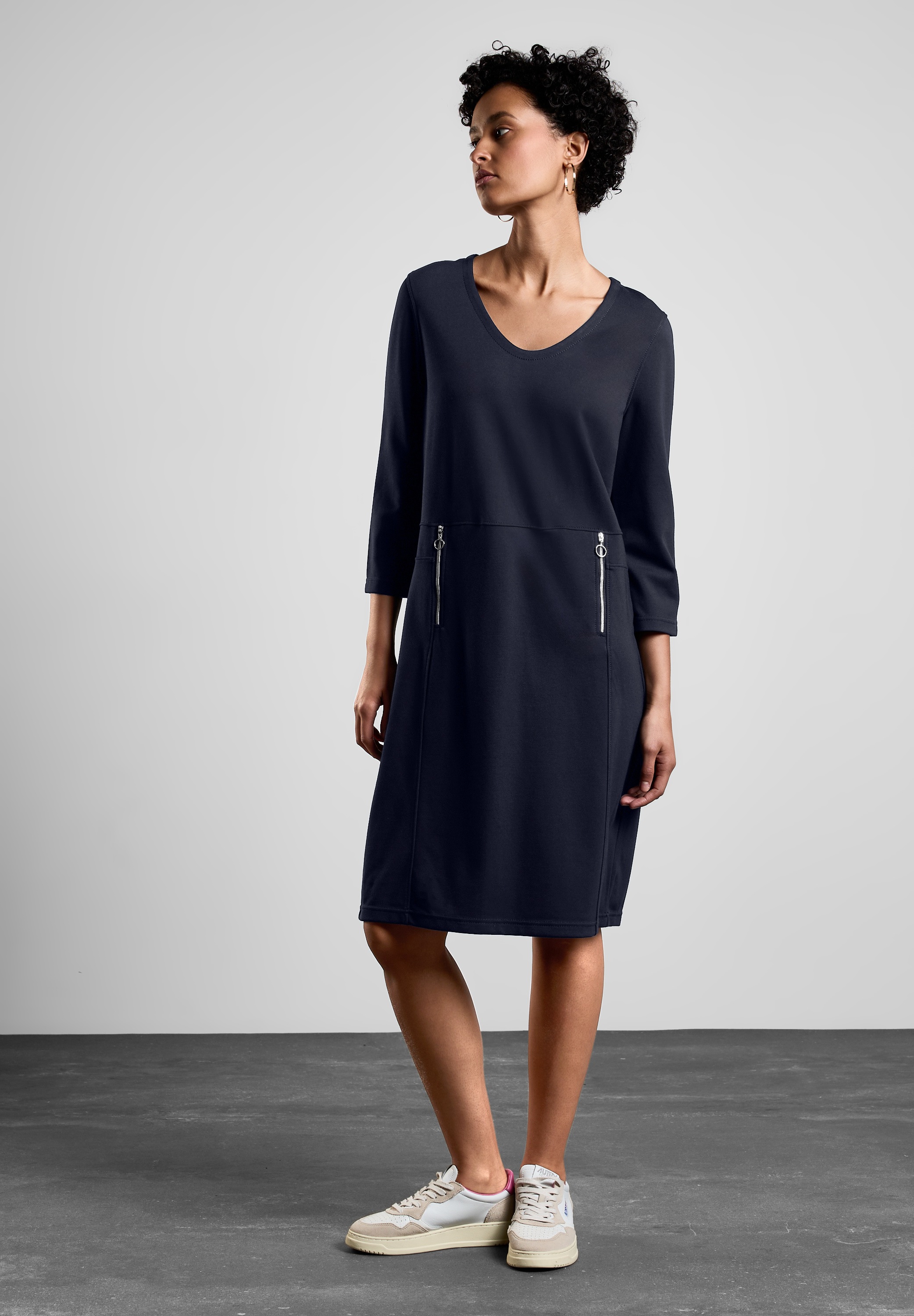 Sweatkleid STREET ONE, Damen, Gr. 34, EURO-Größen, blau (tiefblau), Stoff, 60% Viskose, 35% Polyamid, 5% Elasthan, unifarben, comfort fit knielang, V-Ausschnitt, Bündchen, Kleider Sweatkleid, knielang