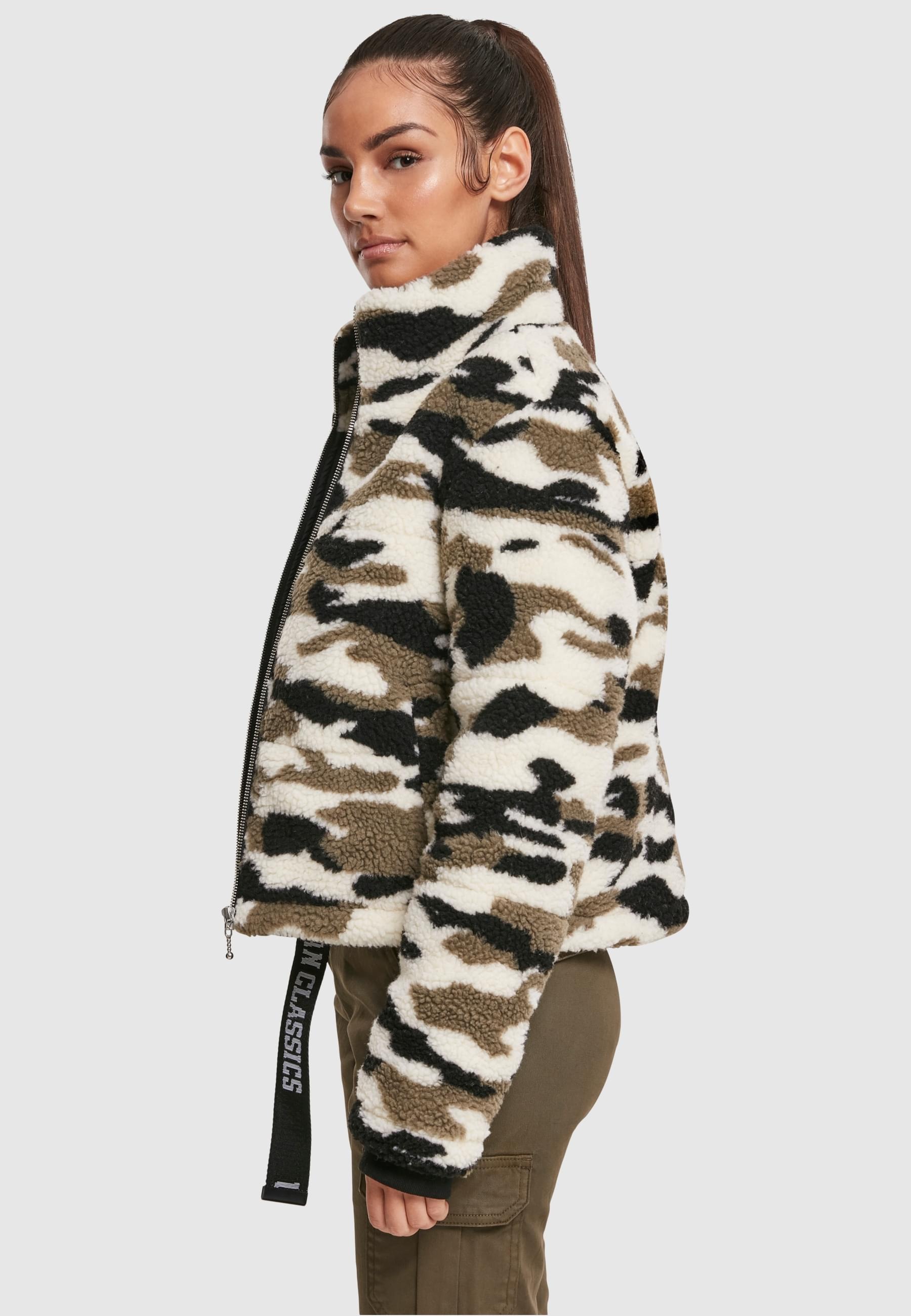 URBAN CLASSICS Winterjacke »Urban Classics Damen Ladies Camo Sherpa Jacket«, (1 St.), ohne Kapuze