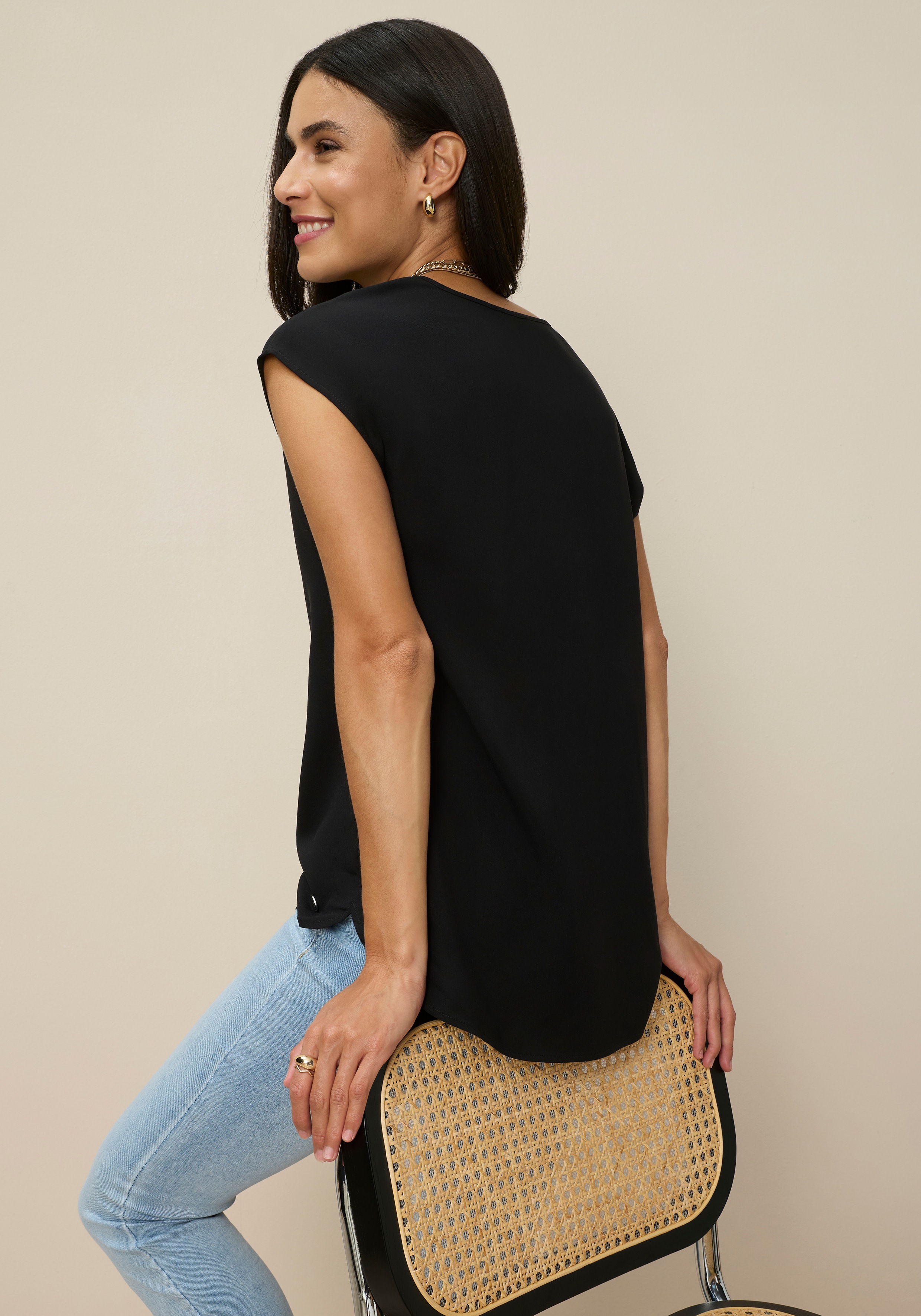 Thumbnail - Tamaris Shirtbluse in Lässiger Form mit V-Ausschnitt