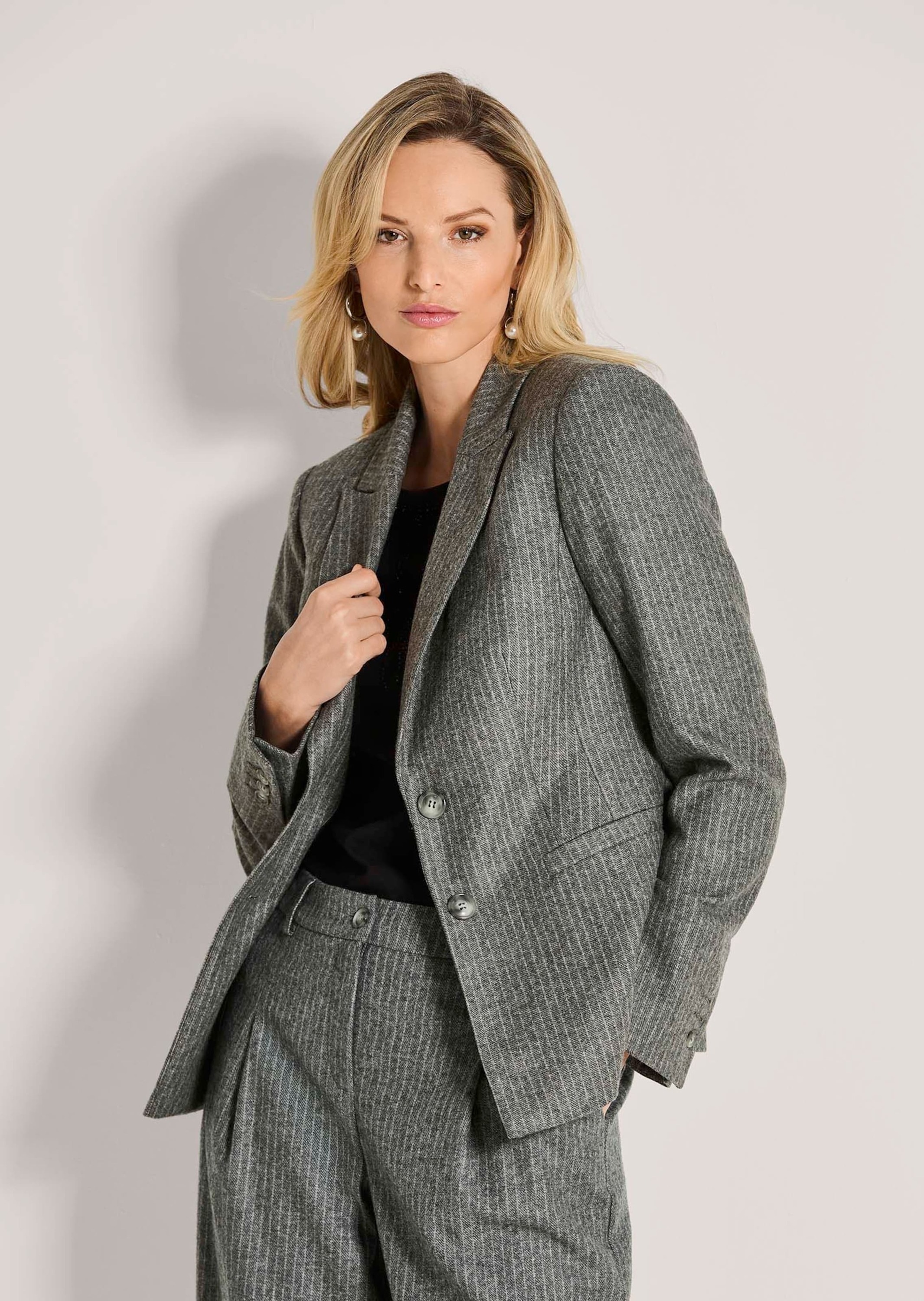 Thumbnail - MADELEINE Jackenblazer "Blazer Eleganter Einreiher mit Kreidestreifen"