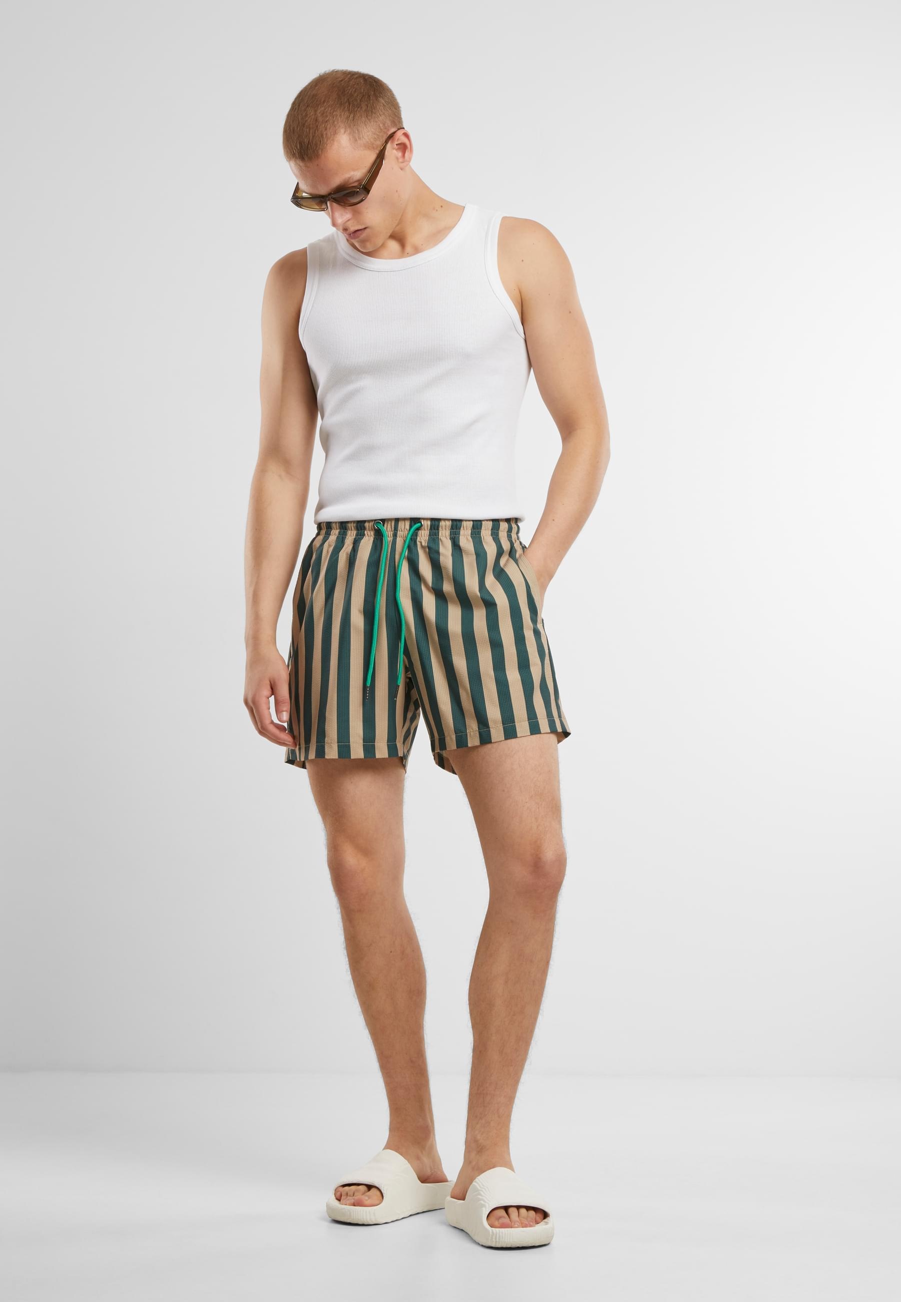 URBAN CLASSICS Badeshorts »Urban Classics Striped Seersucker Swim Shorts«