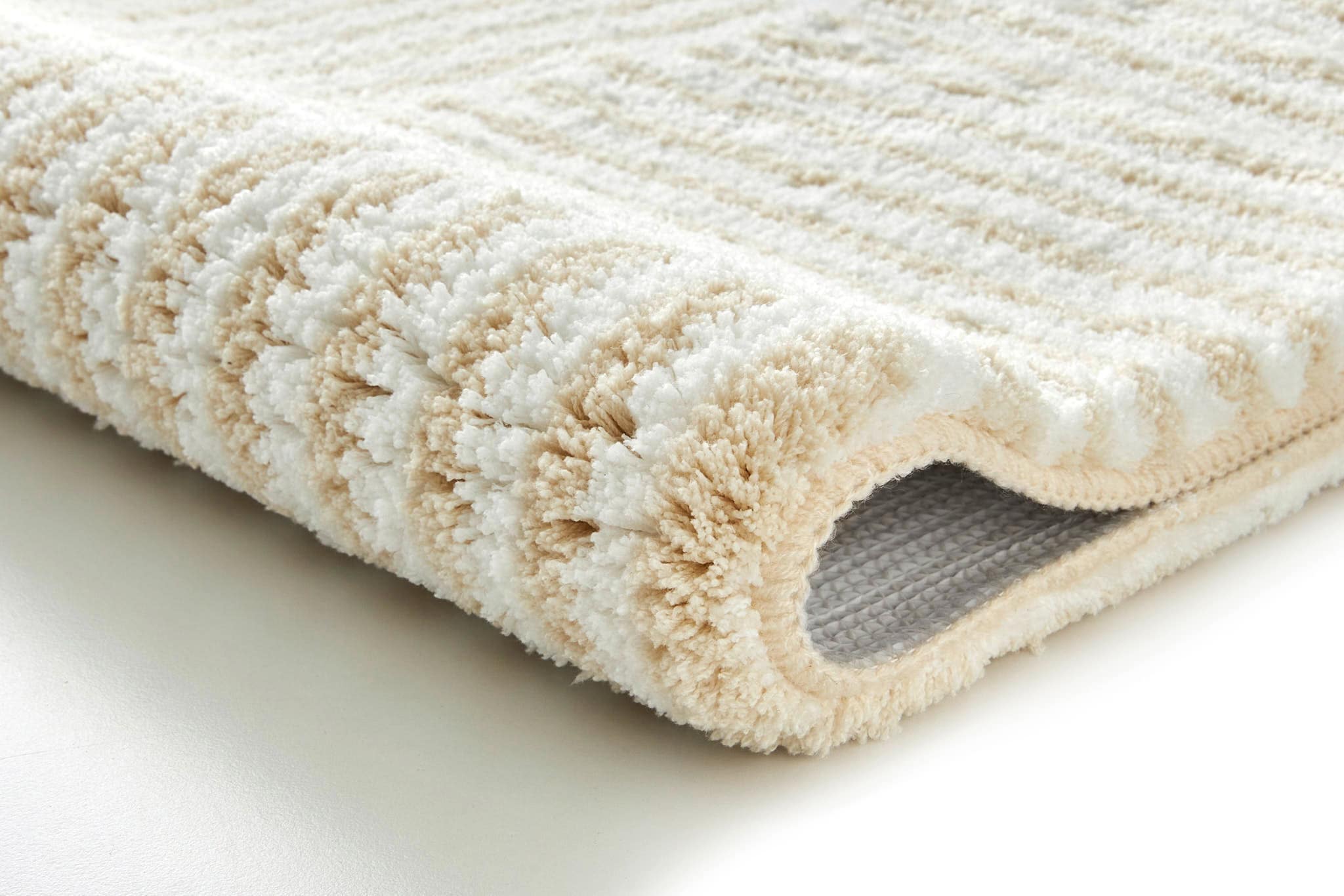 Kleine Wolke Badematte »Chelsea«, rutschhemmend beschichtet, fußbodenheizungsgeeignet, Badteppich, modernes Design, gestreift