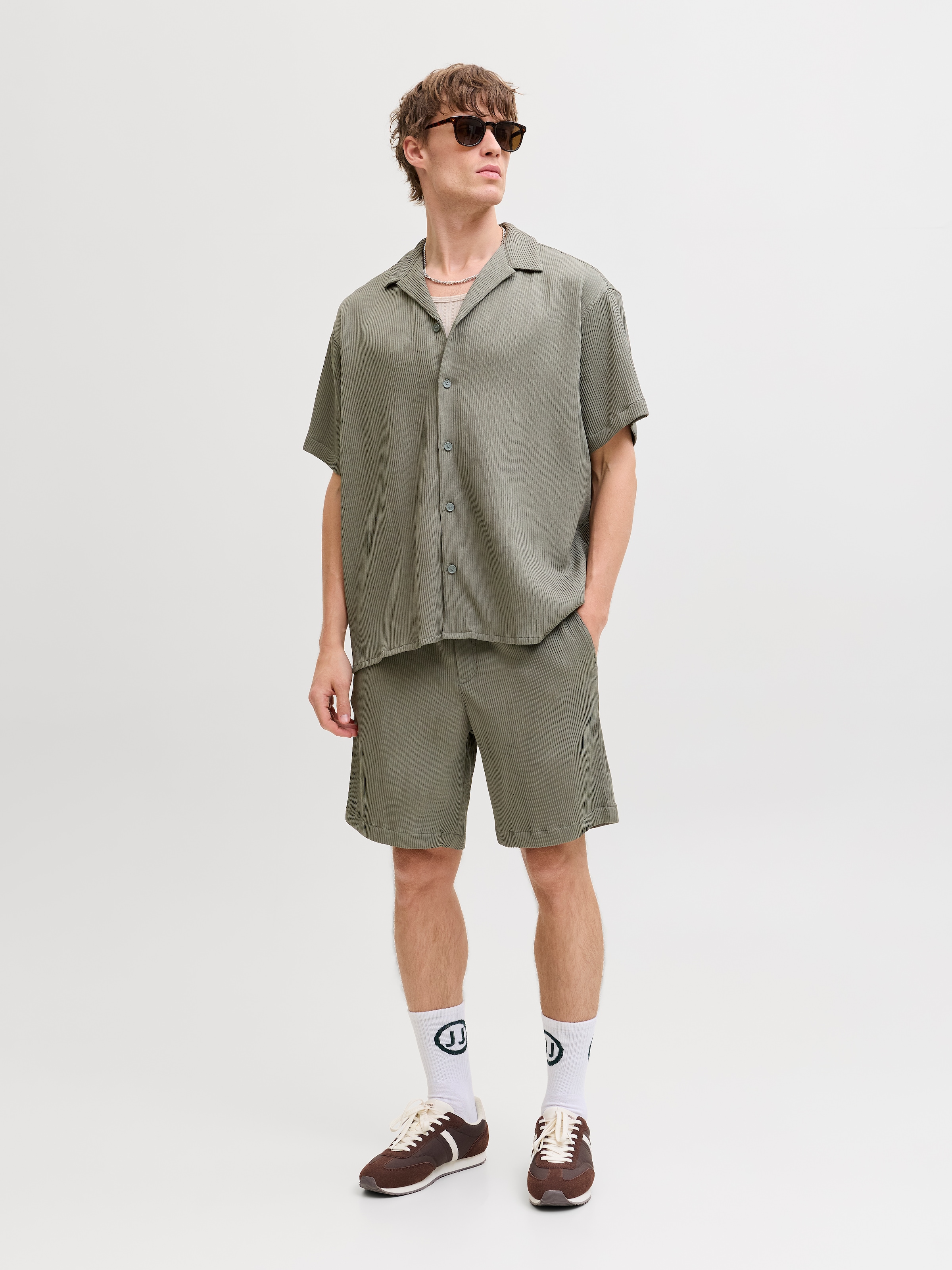 Jack & Jones Kurzarmhemd »JJEHARRISON RESORT SHIRT SS SN« Materialmix mit Stretch, loose fit