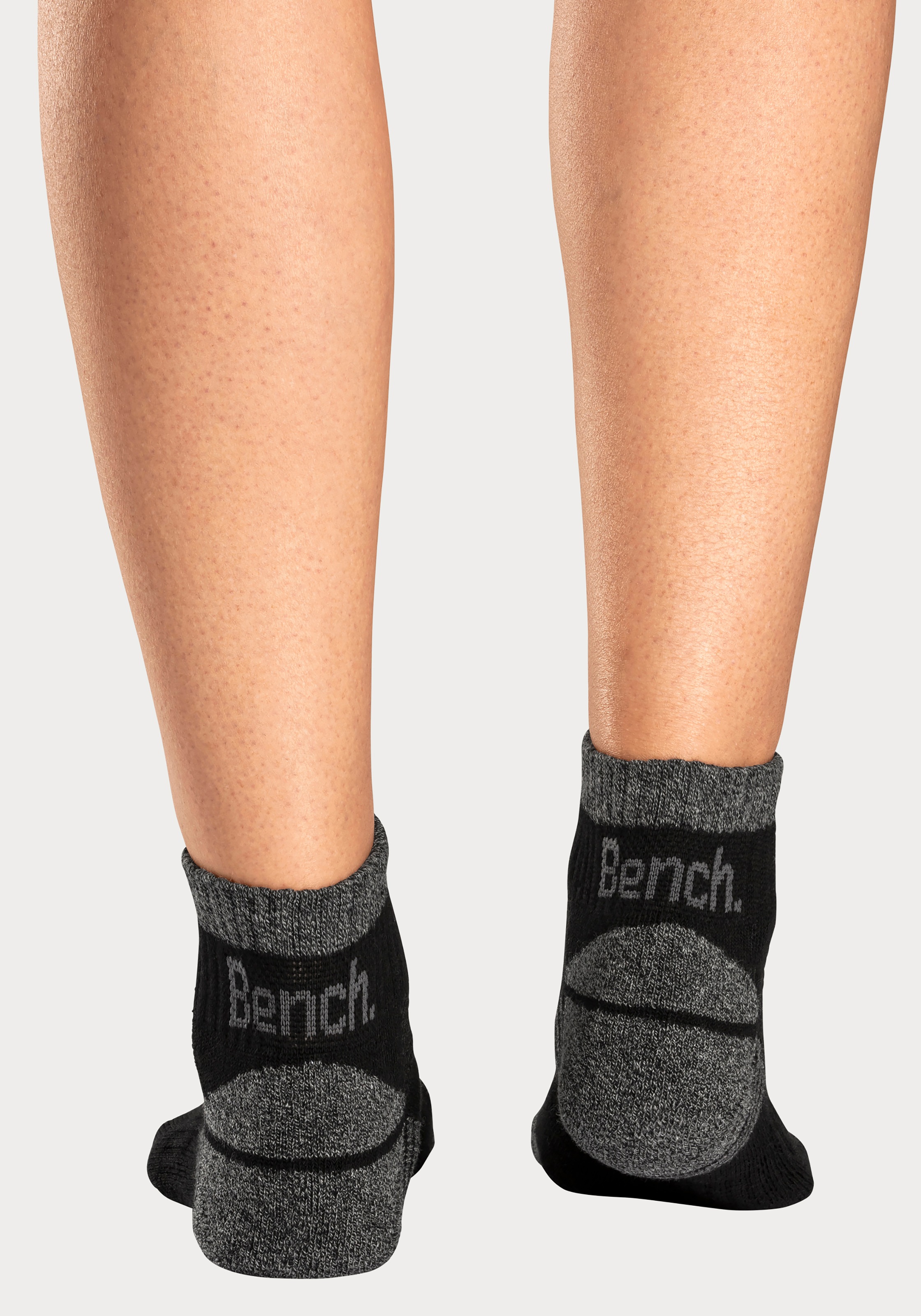 Bench. Kurzsocken, (Packung, 3 Paar), mit Mittelfußgummi und Pikee
