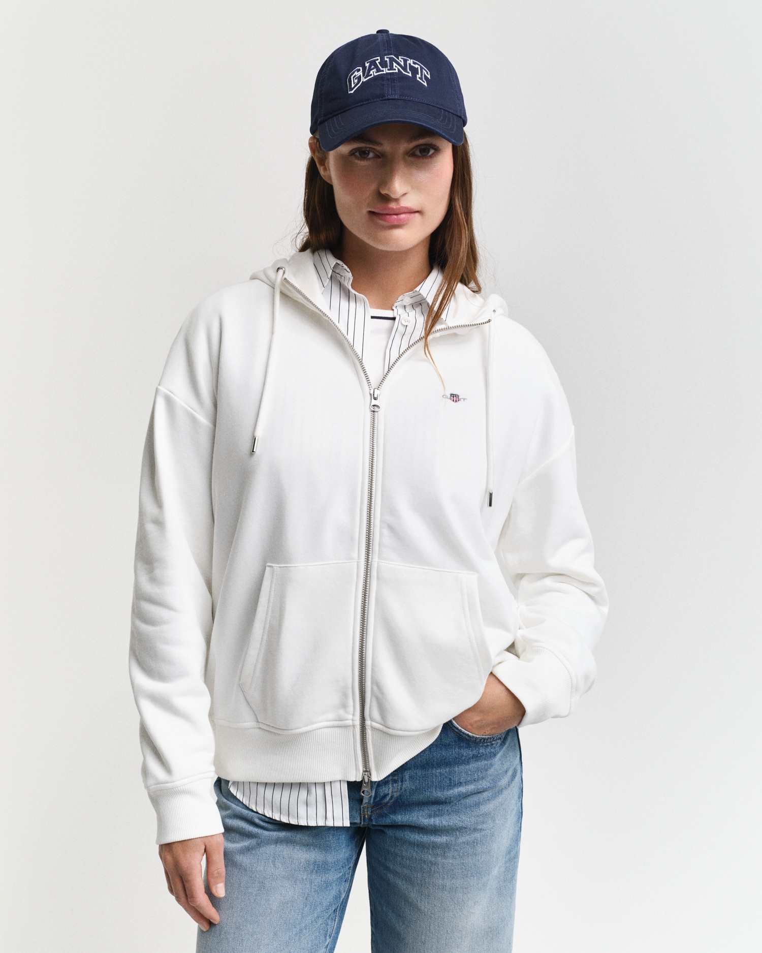 Gant Kapuzensweatjacke "SHIELD ZIP HOODIE", Grafische GANT-Stickerei auf der Brust