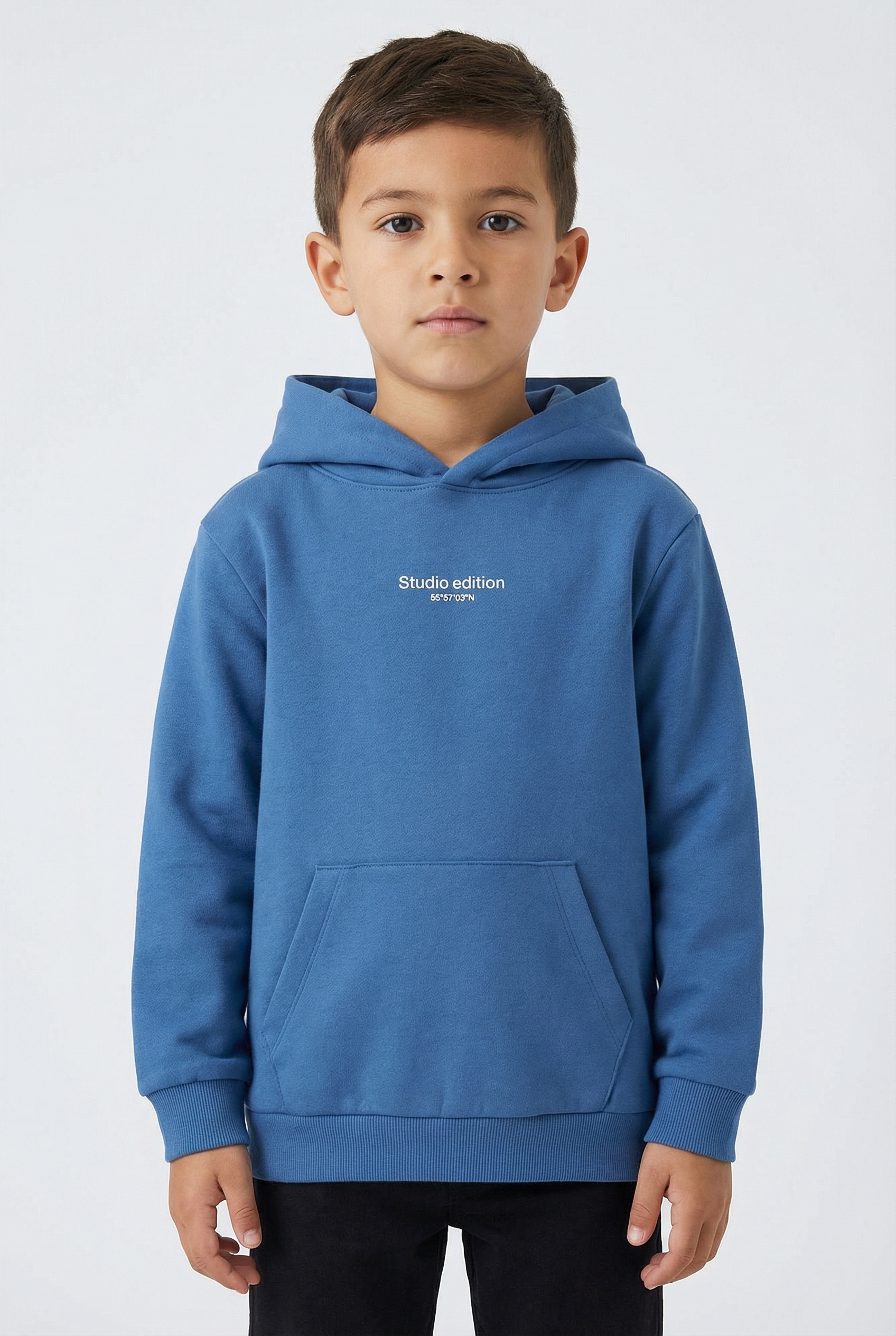 Name It Kapuzensweatshirt "NKMBRODY LS NREG SWEAT WH BRU NOOS", mit kleinem Logoprint