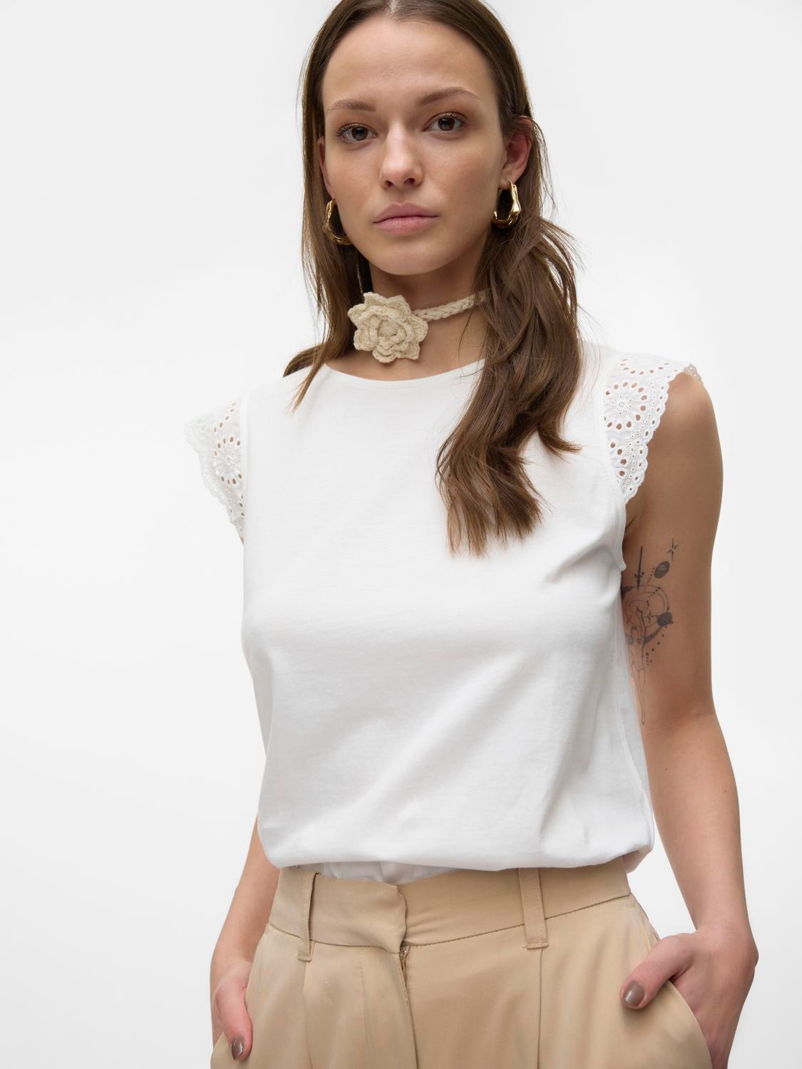 Thumbnail - Vero Moda T-Shirt "VMEMILY SL GATHERING TOP JRS NOOS" Baumwolle, regular fit, Spitze