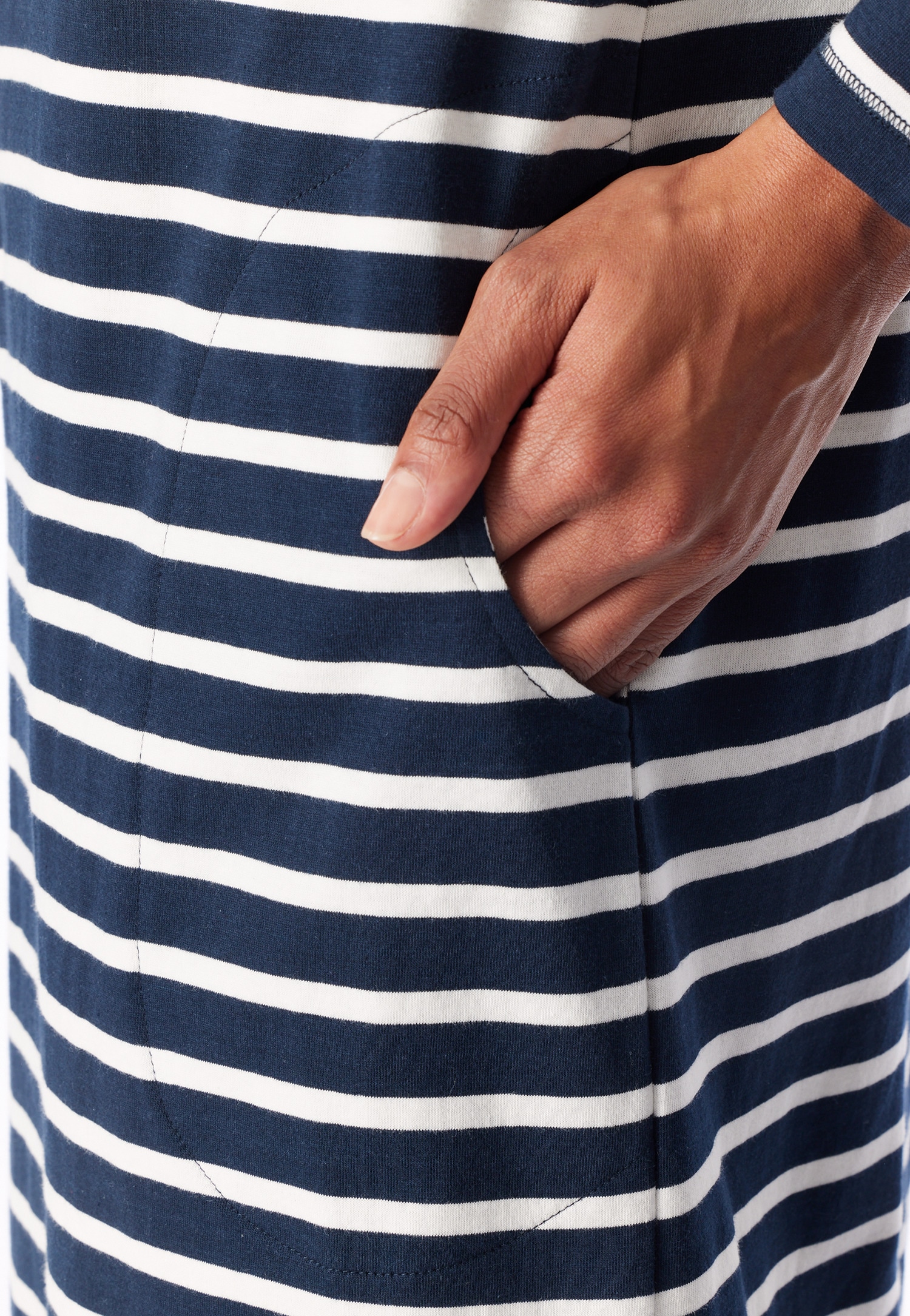 Schiesser Nachthemd »Casual Essentials« Packung,  Außentaschen mit leichtem V-Ausschnitt
