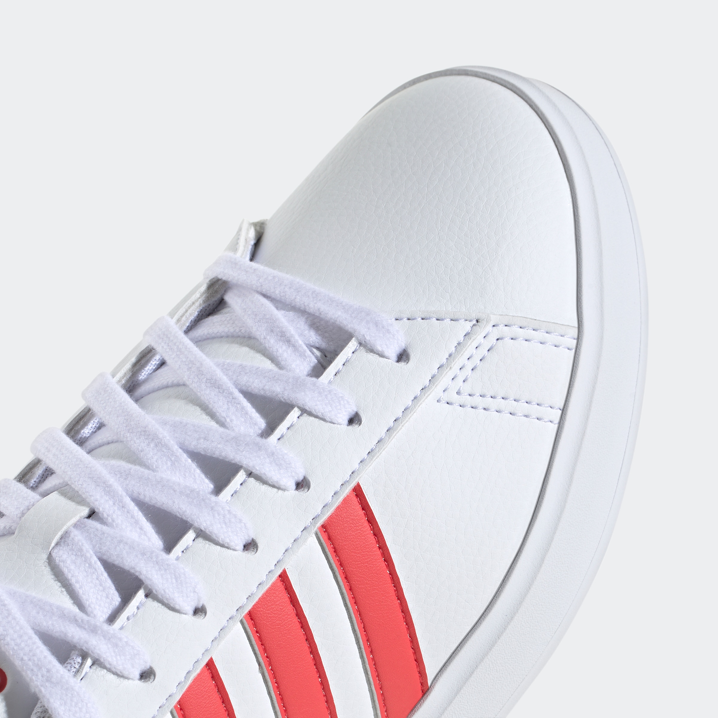 adidas Sportswear Sneaker »GRAND COURT CLOUDFOAM LIFESTYLE COURT COMFORT«, Design auf den Spuren des adidas Superstar