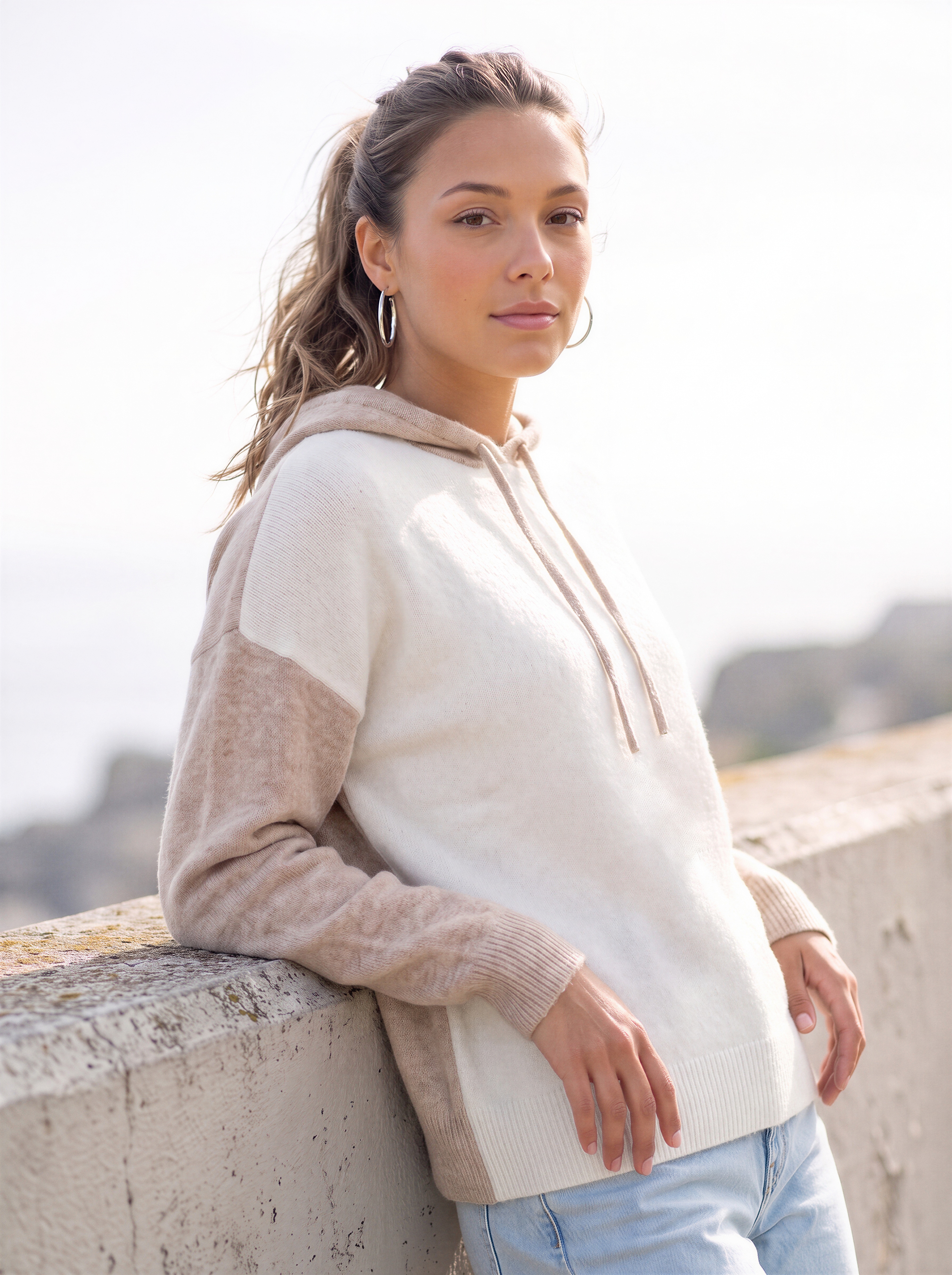 Vivance Kapuzenpullover "in lässiger Colorblock-Optik aus softer Strickware" Pullover mit Kapuze, Kuschelpullover, locker und kaschierender Schnitt