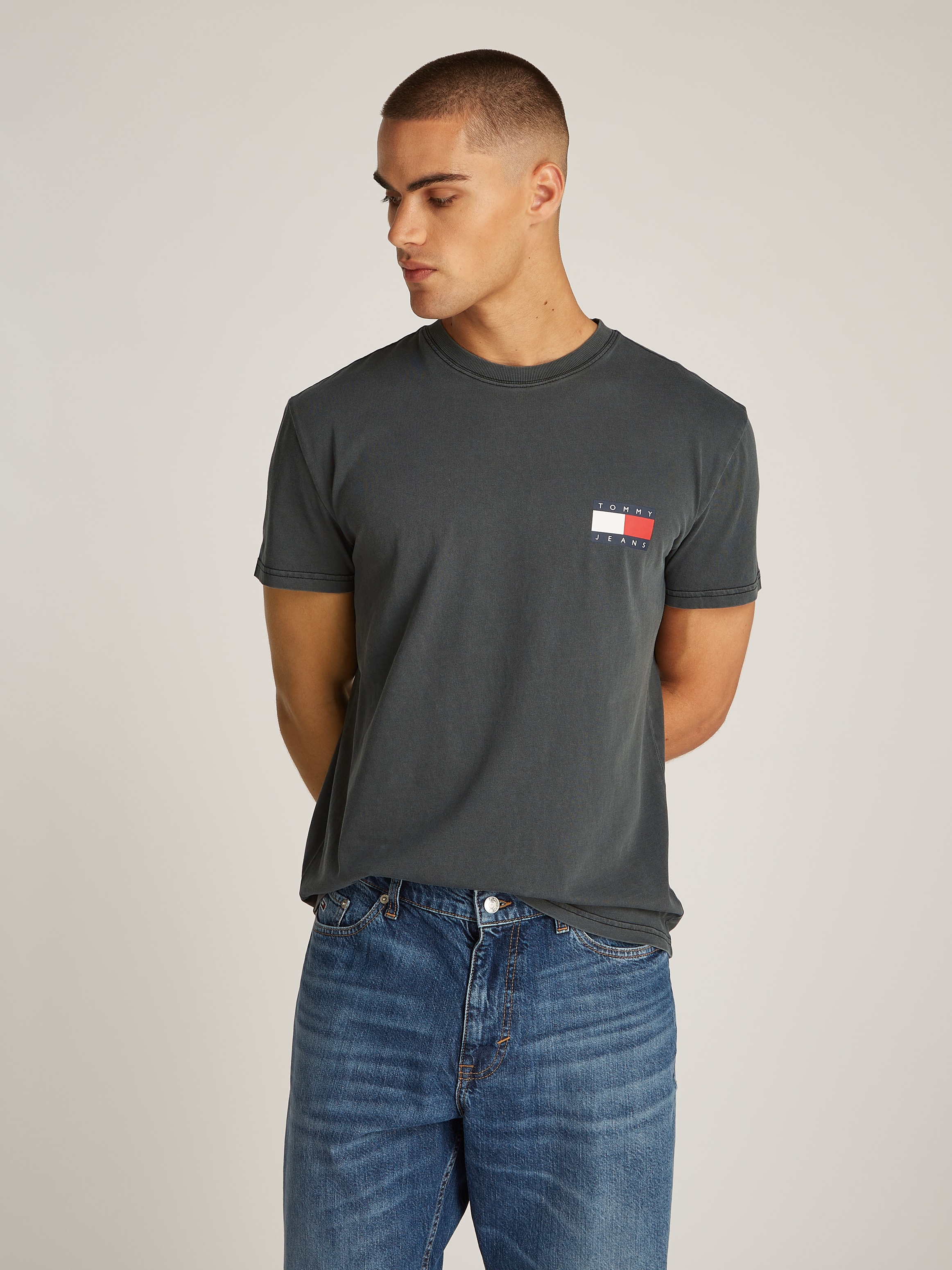 Tommy Jeans T-Shirt "TJM REG HERITAGE FLAG TEE EXT", mit großem Logo am Rüc günstig online kaufen