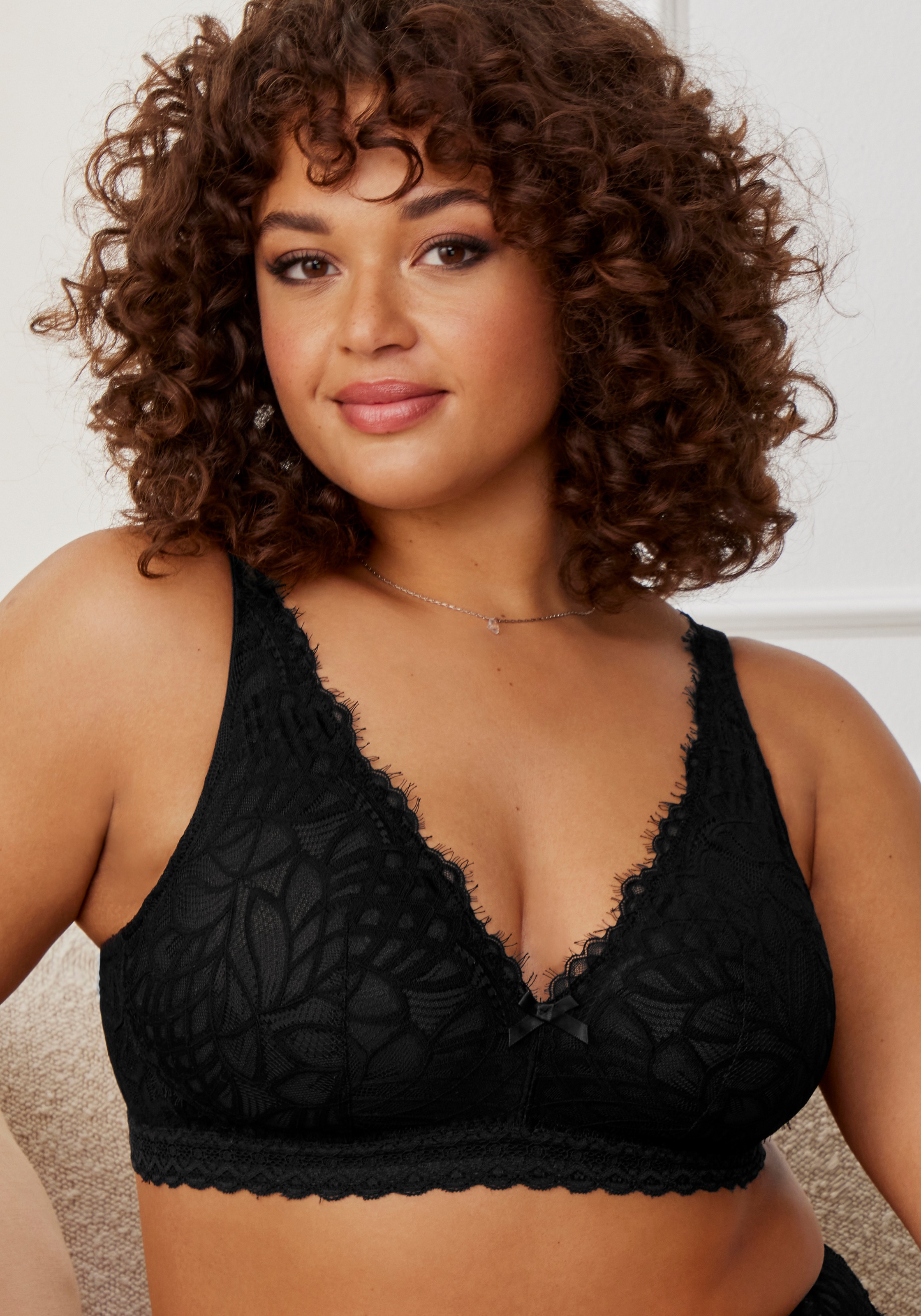 Thumbnail - LASCANA Bralette-BH ohne Bügel, aus Spitze mit High-Apex-Trägern, Dessous