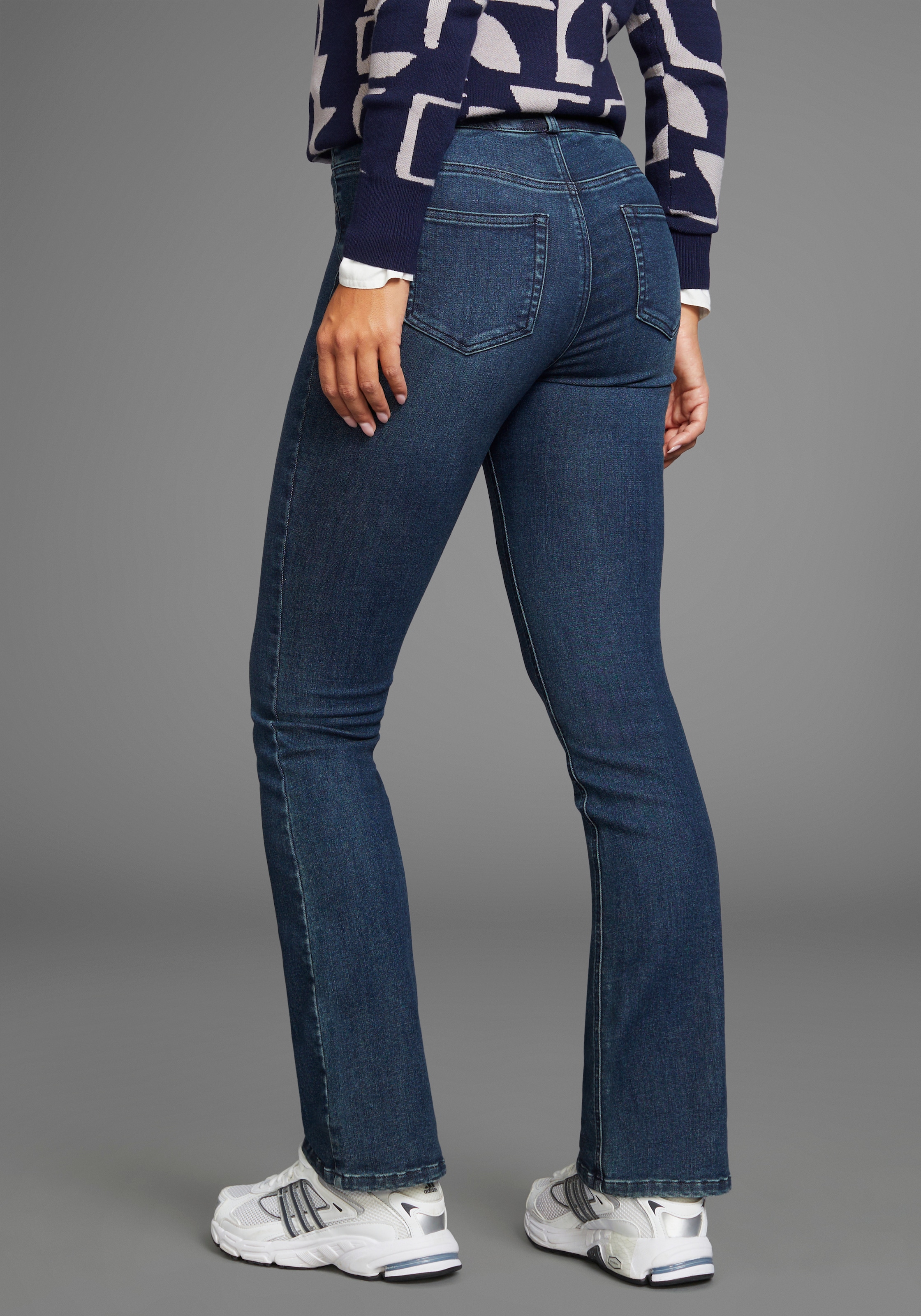 Arizona Bootcut-Jeans »Ultra Soft«, elastische Passform, ausgestellte Beinform, hohe Leibhöhe