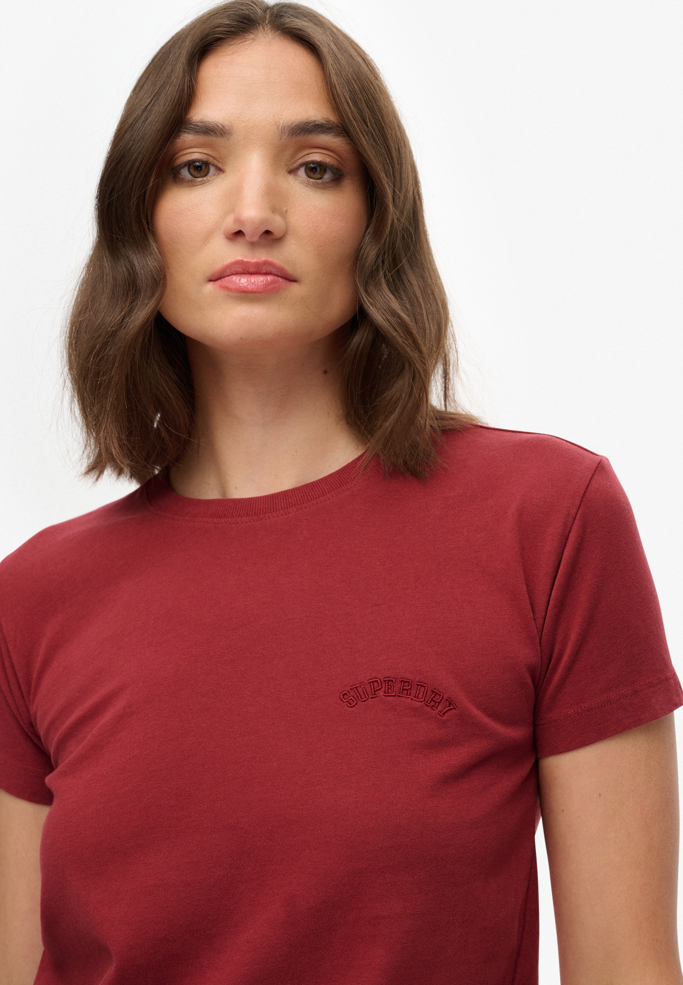Superdry Kurzarmshirt »SU-ESSENTIAL LOGO 90'S T SHIRT«, angenehmes Tragegefühl durch besonders weiche Haptik