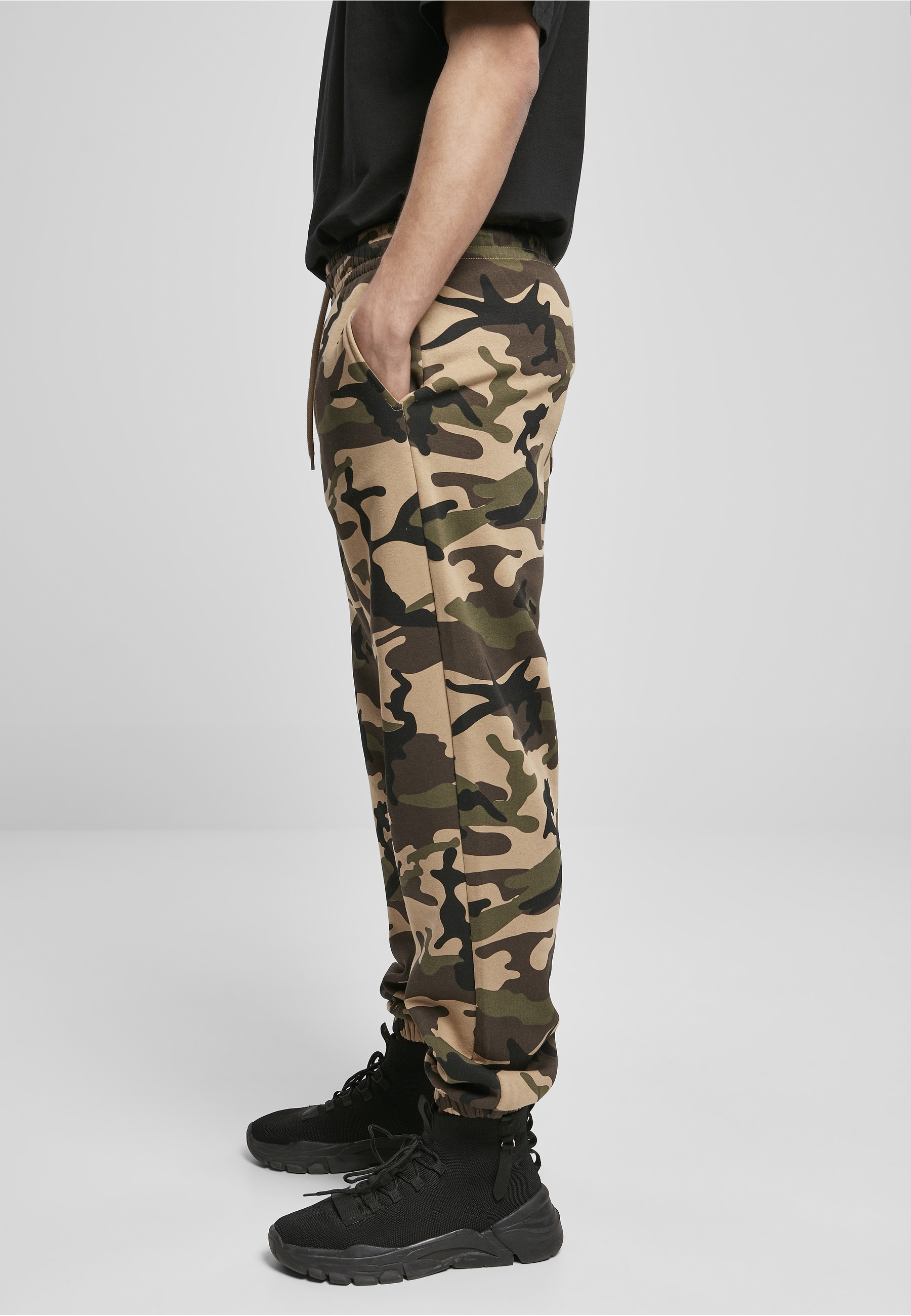 URBAN CLASSICS Stoffhose »Urban Classics Herren Basic Camo Sweatpants 2.0«