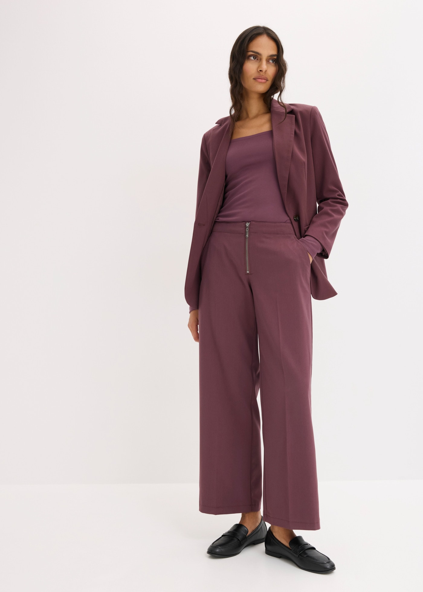 bonprix Bundfaltenhose  in kakaobraun, mit Bundfalten, Barrel-Schnitt, Loose Fit