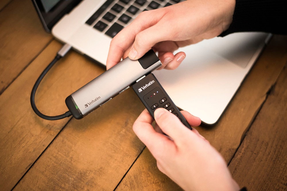 Verbatim USB-Stick »Keypad Secure 32GB«, (USB 3.2 Lesegeschwindigkeit 160 MB/s)