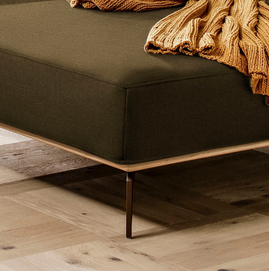 W.SCHILLIG Ecksofa »run, Designsofa mit tollem Sitzkomfort, bequem, L-Form«, mit Holzsockel, Füße in Bronze pulverbeschichtet, Breite 319 cm